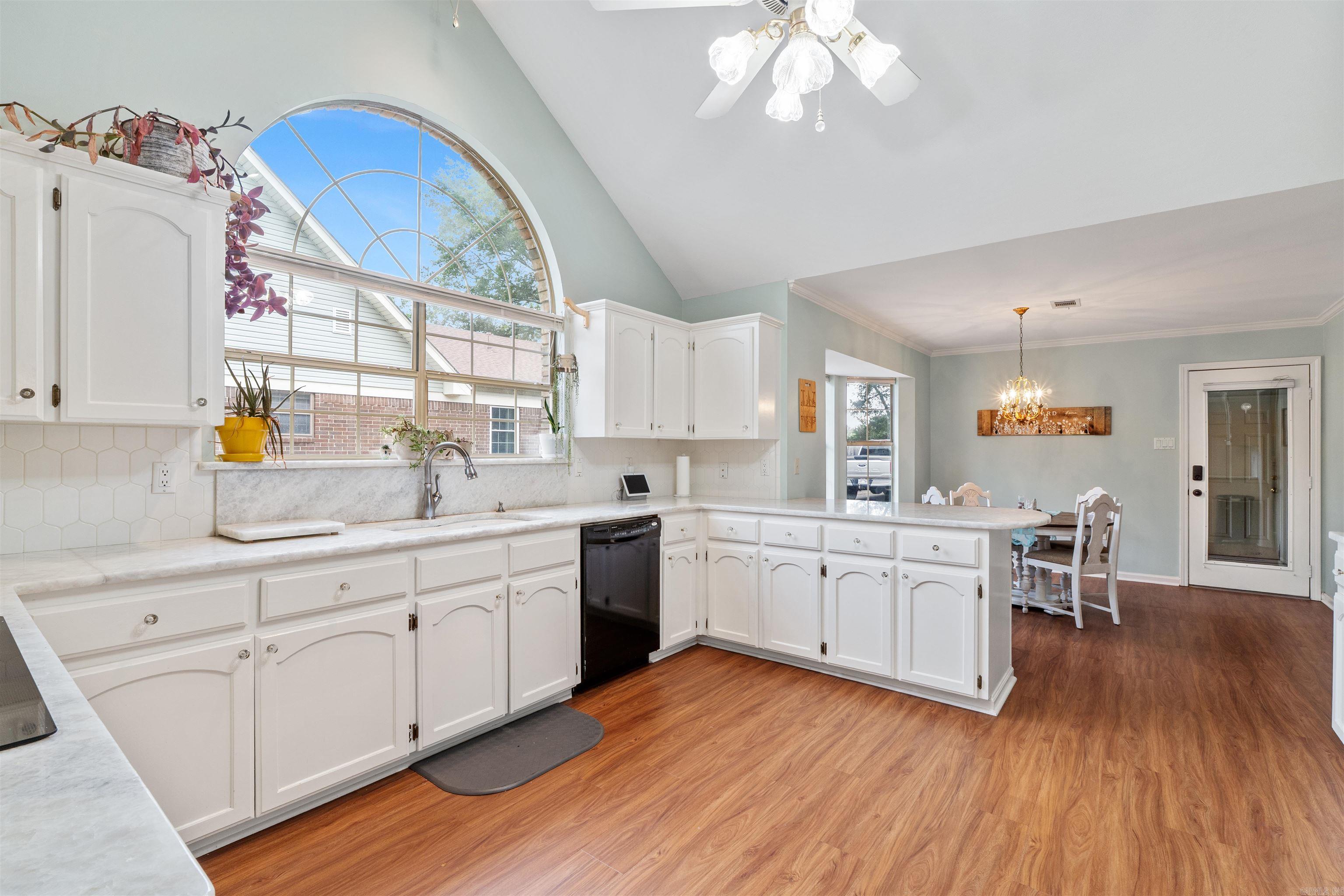 902  Heather  Conway, AR