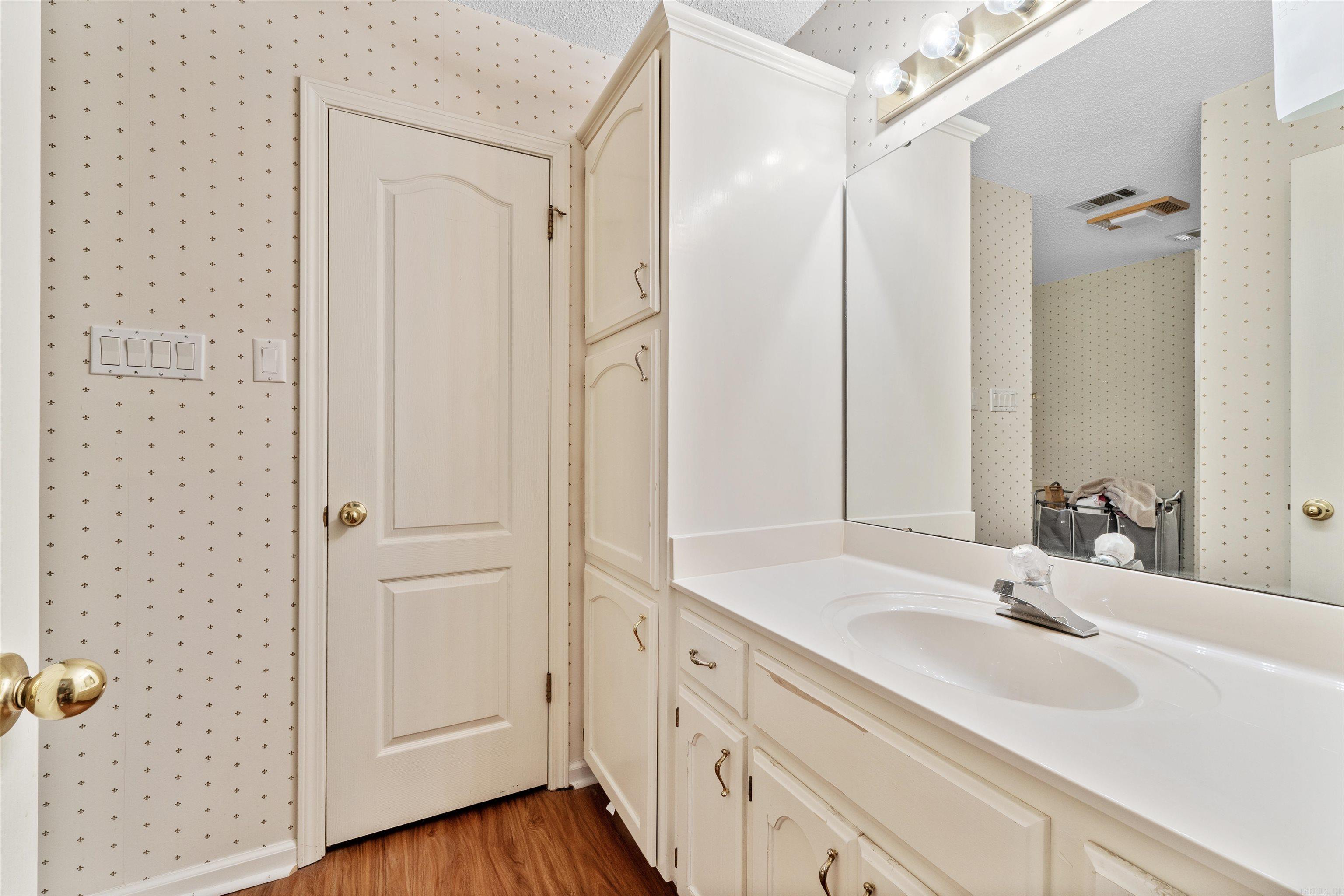 902  Heather  Conway, AR