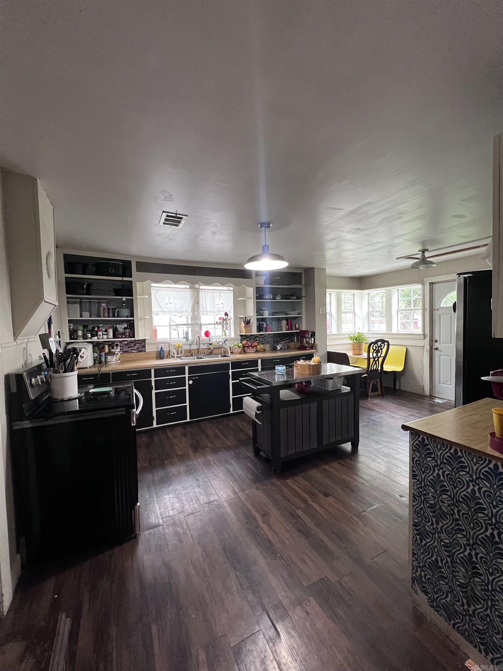 320 E 5th Street  Rector, AR