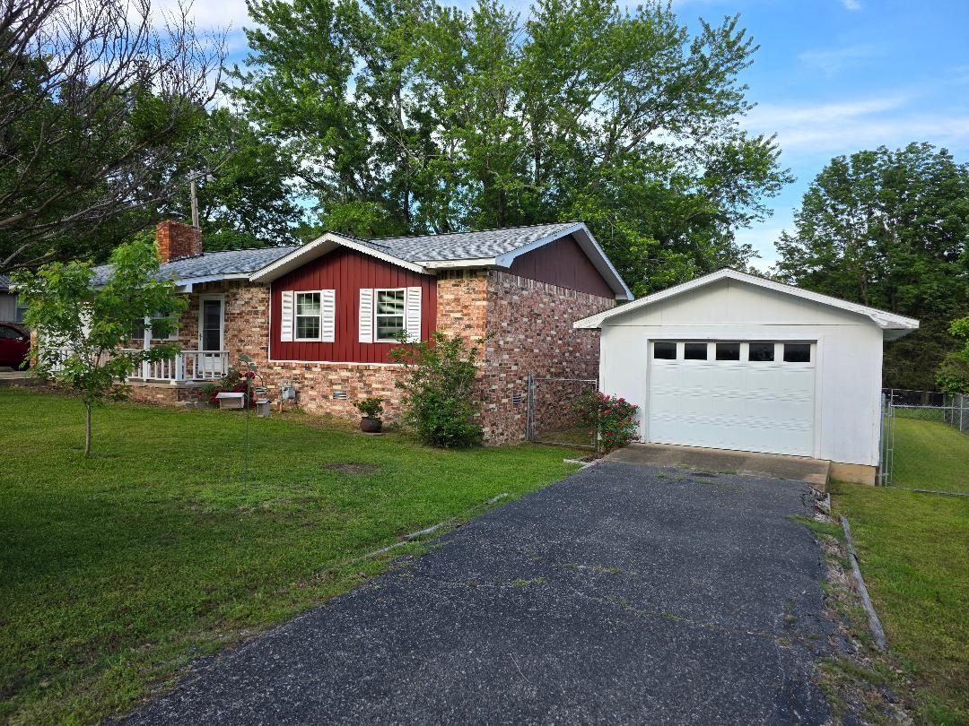 104 S Grover  Mountain View, AR