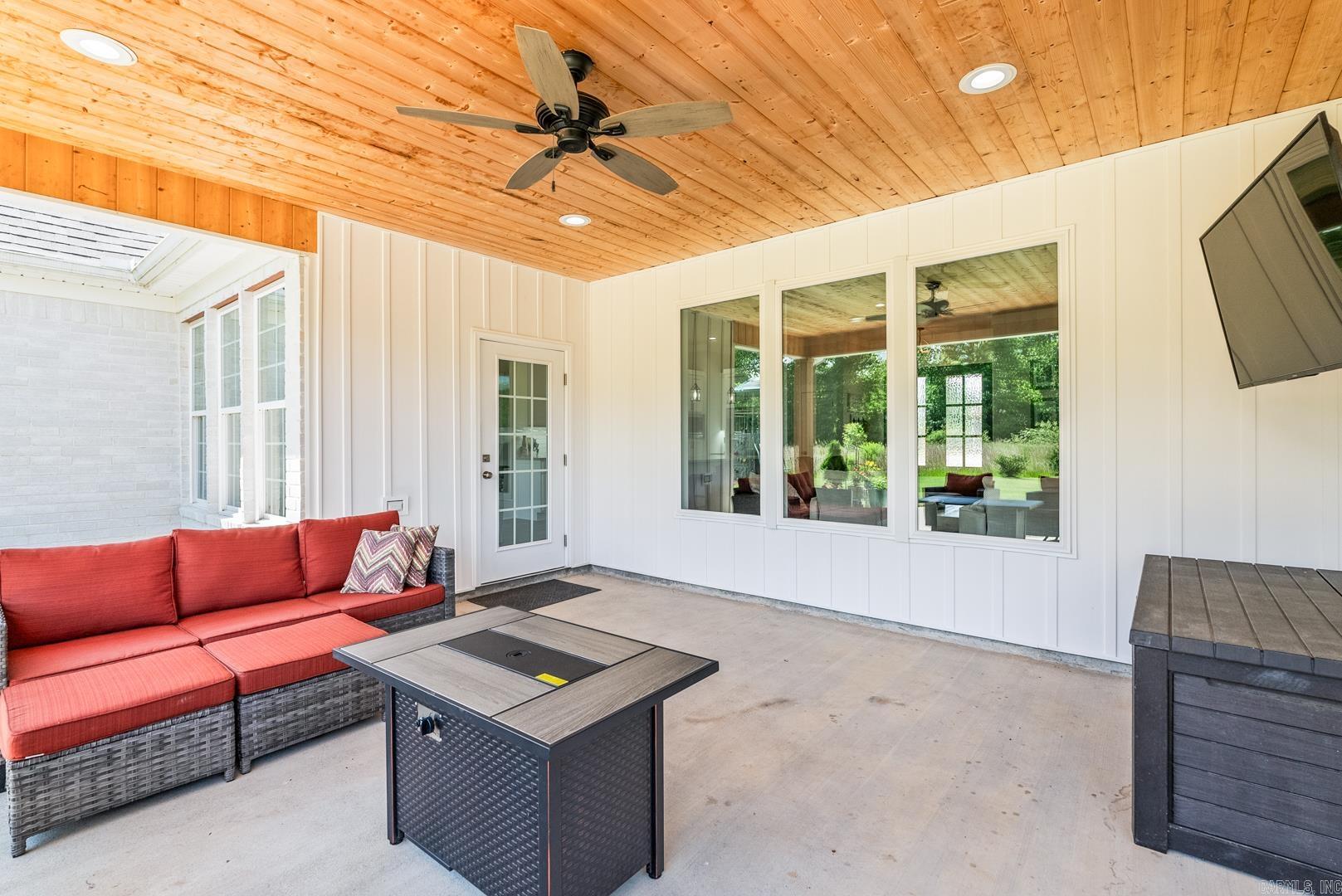 47  River Cliff  Mayflower, AR