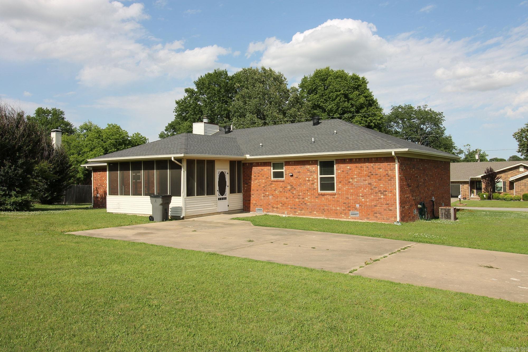 402  Bellwood Dr.  Paragould, AR
