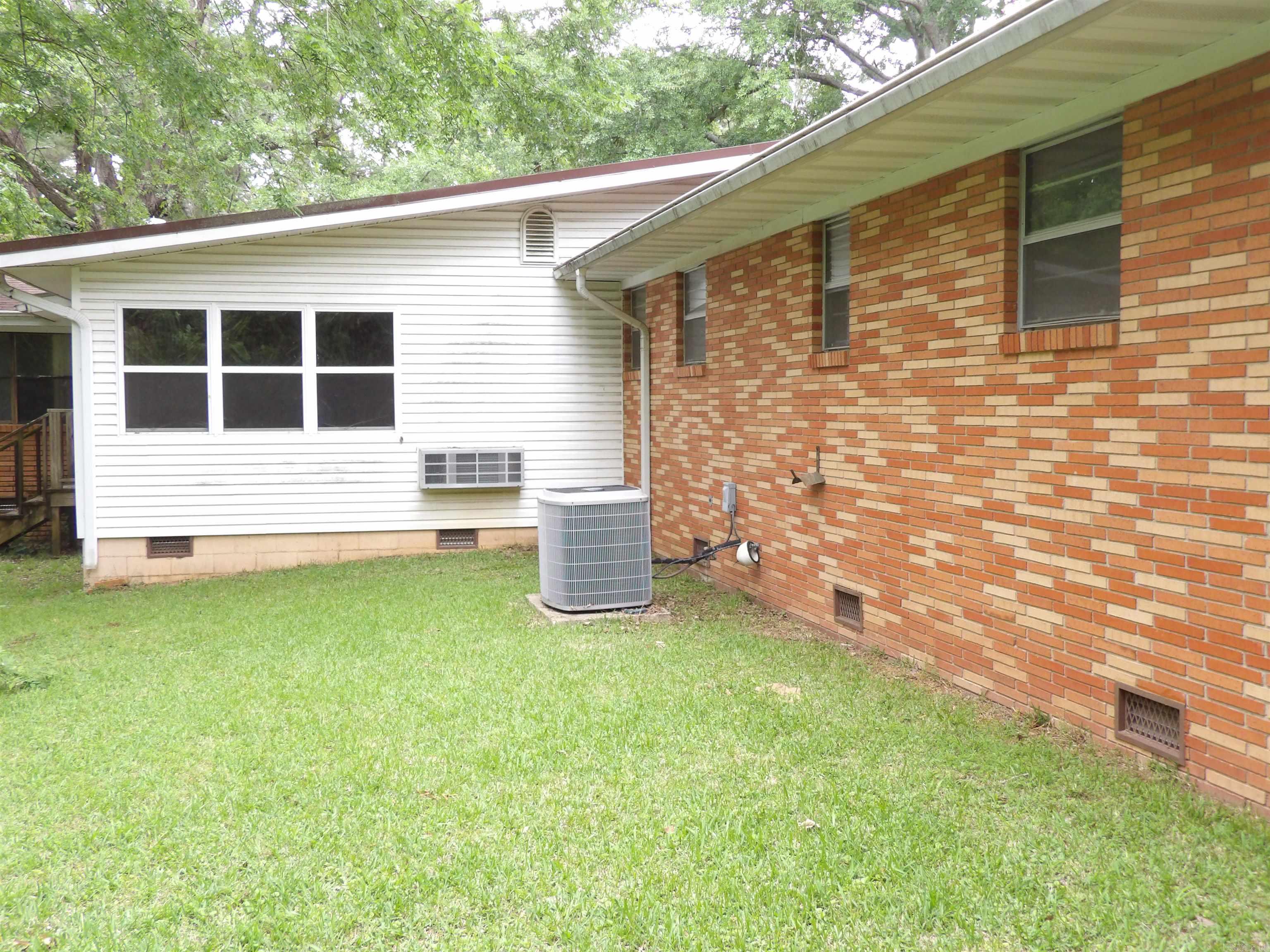 415 W Jefferson  Monticello, AR