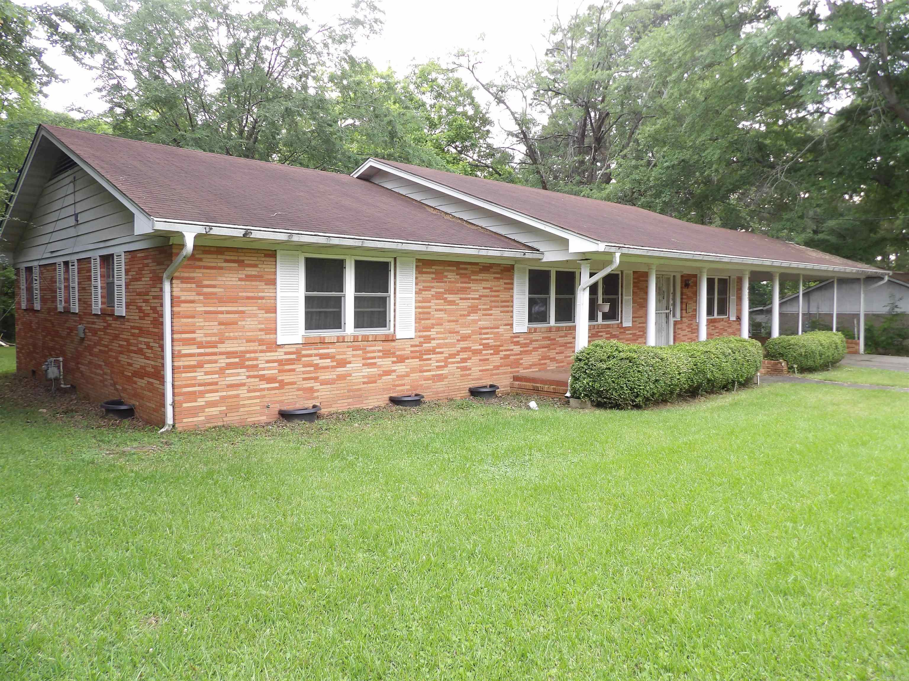 415 W Jefferson  Monticello, AR