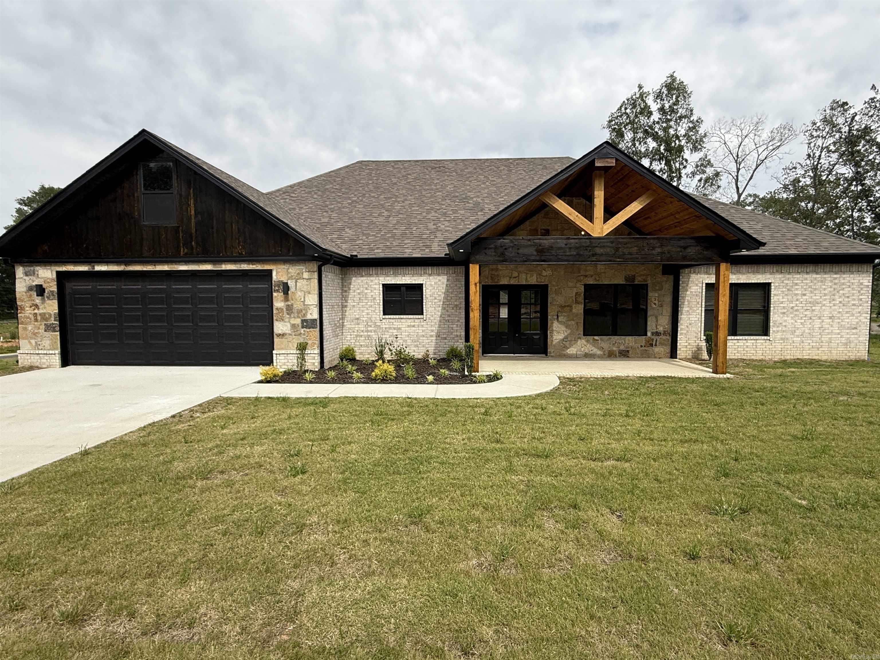 1045  Stagecoach  Cabot, AR