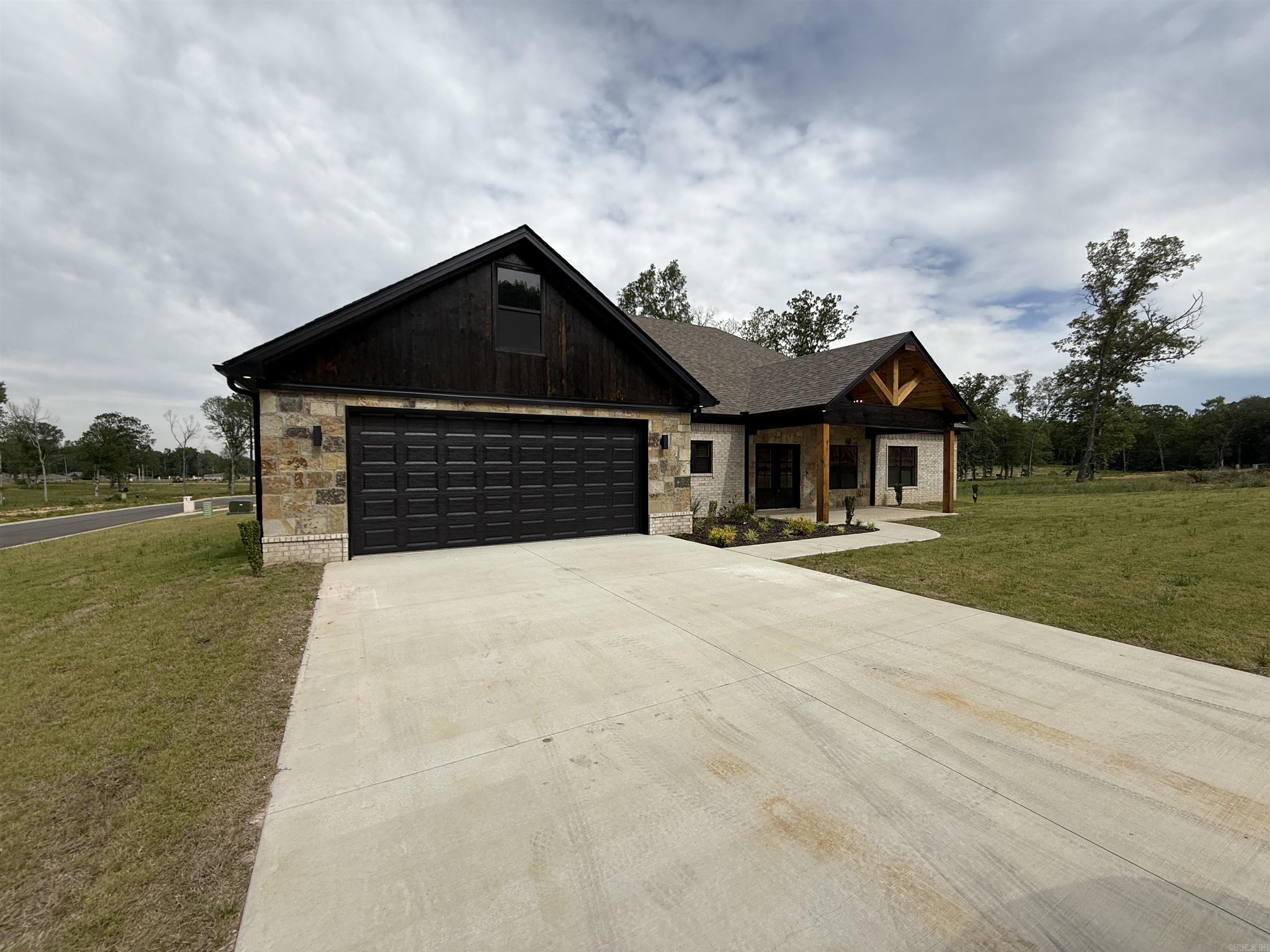 1045  Stagecoach  Cabot, AR
