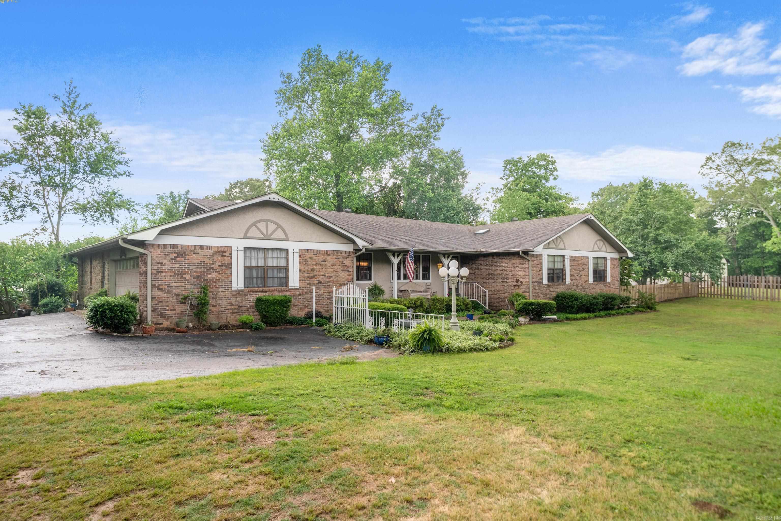 120  Sanson  Hot Springs, AR