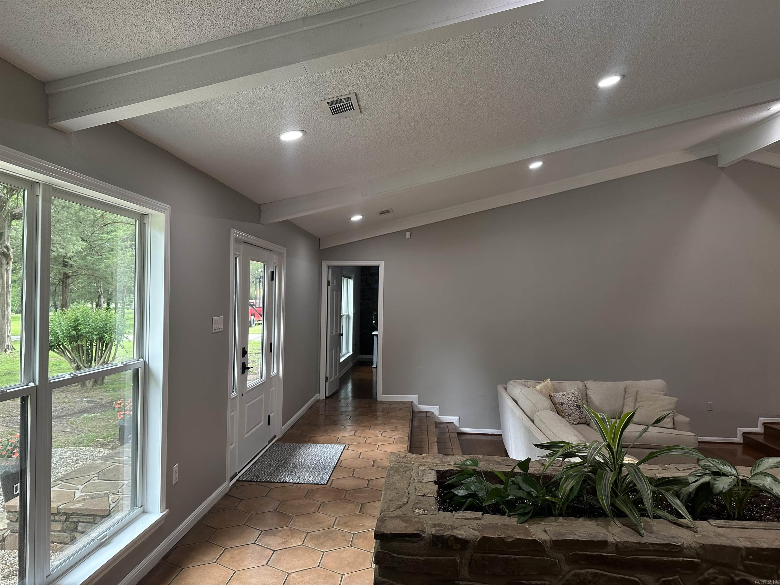 18  Riviera Dr  Conway, AR