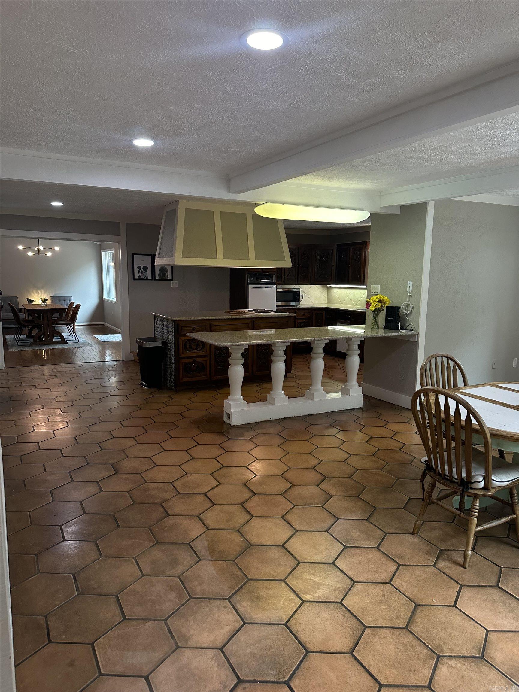 18  Riviera Dr  Conway, AR