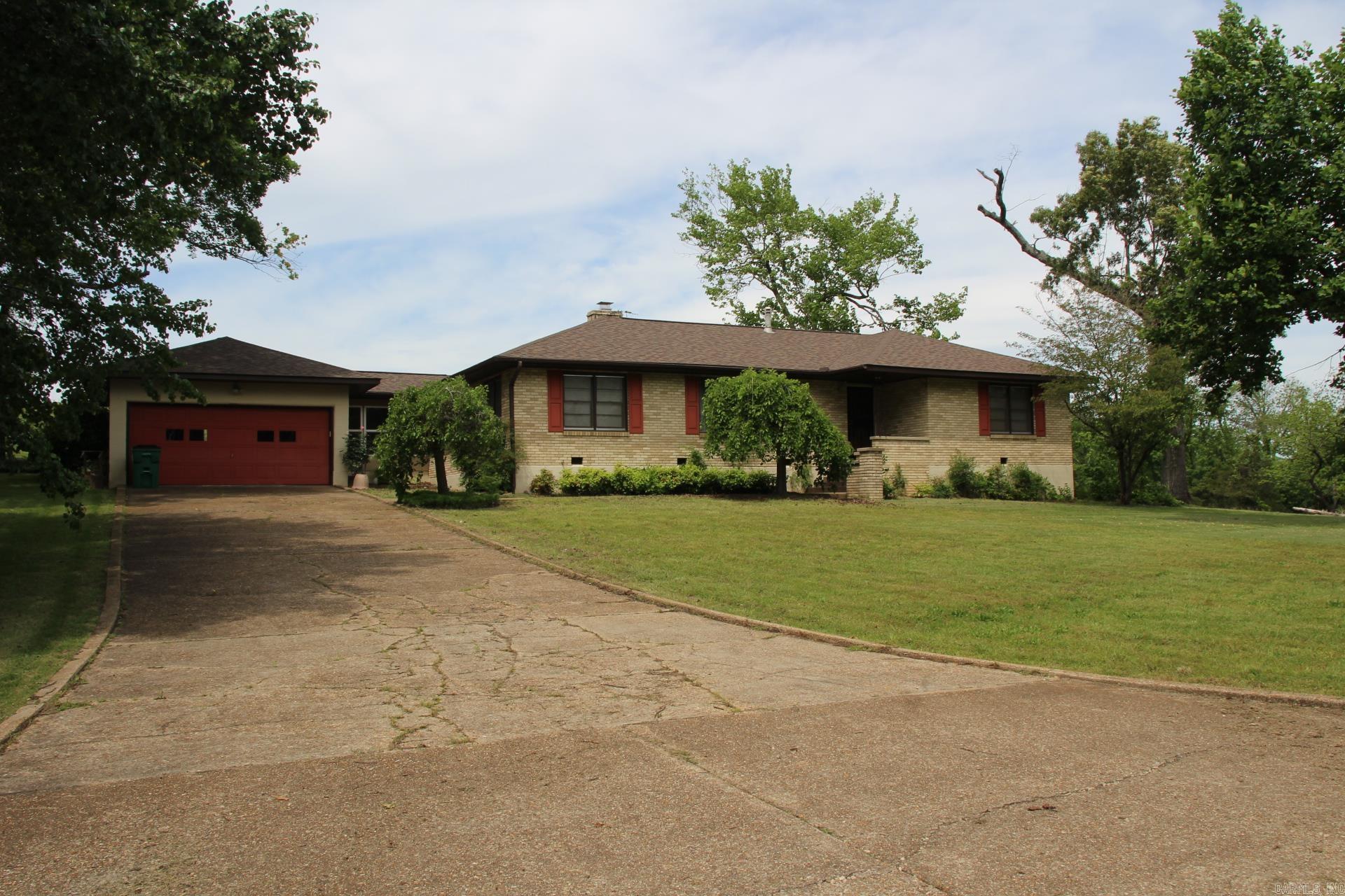 323 N 1st Street Flippin, AR 72634
