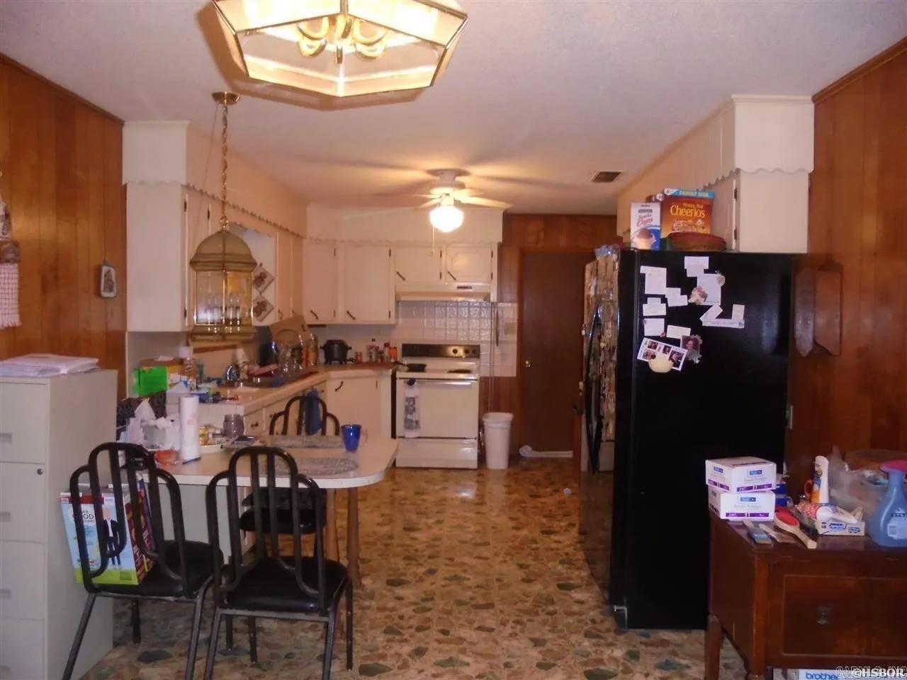 738  Pine  Amity, AR