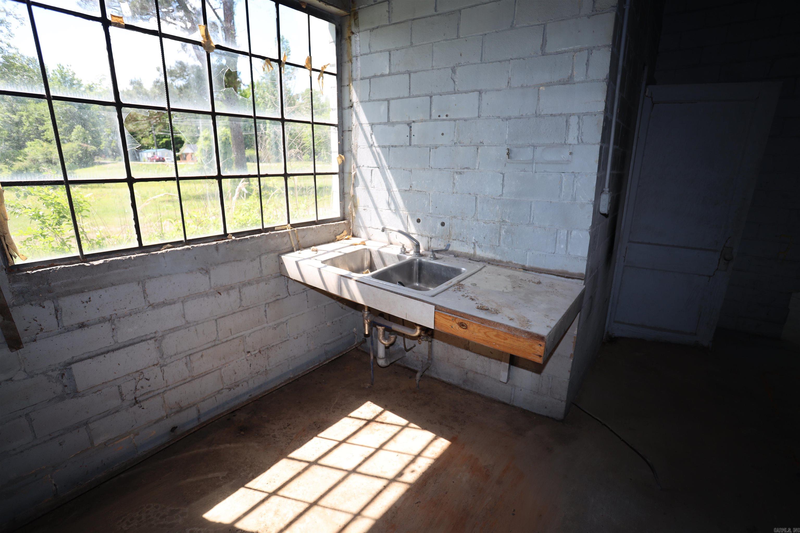 1213 W Central  Warren, AR