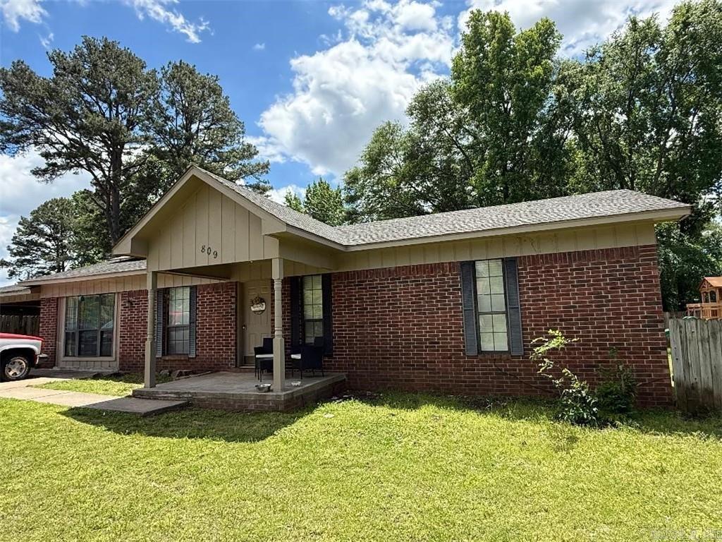 809  Walnut St  Dardanelle, AR