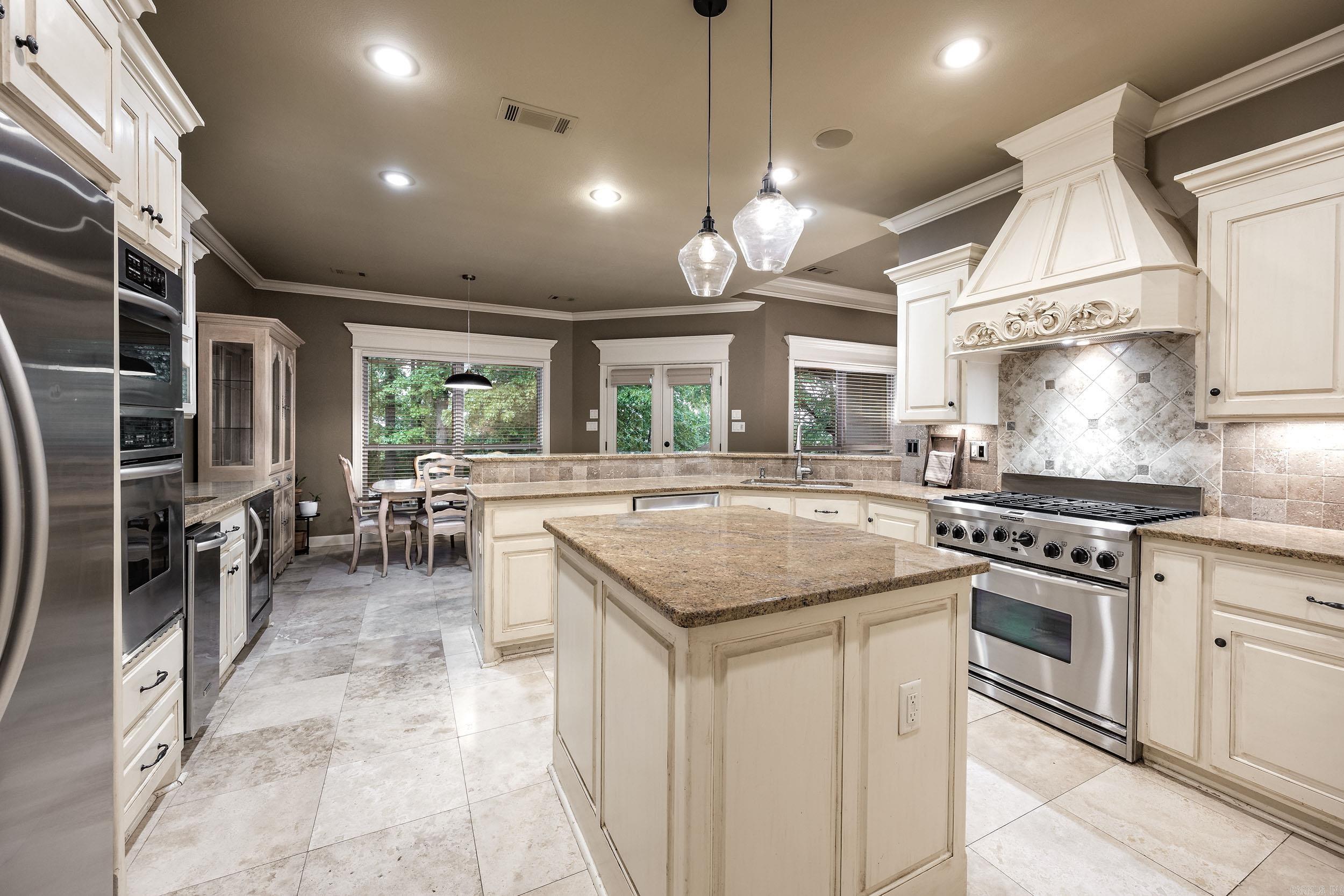 126  Manitou  Maumelle, AR