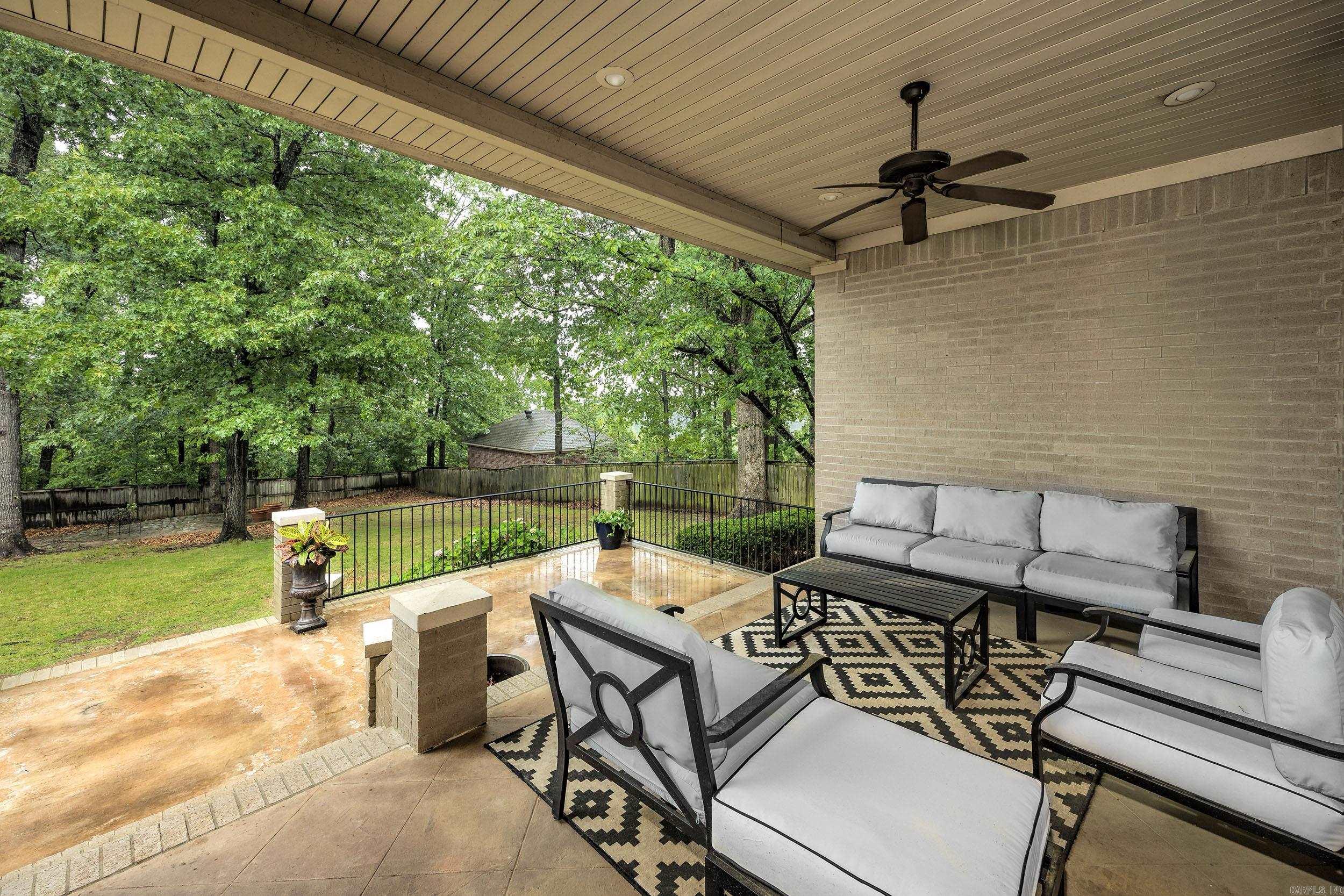 126  Manitou  Maumelle, AR