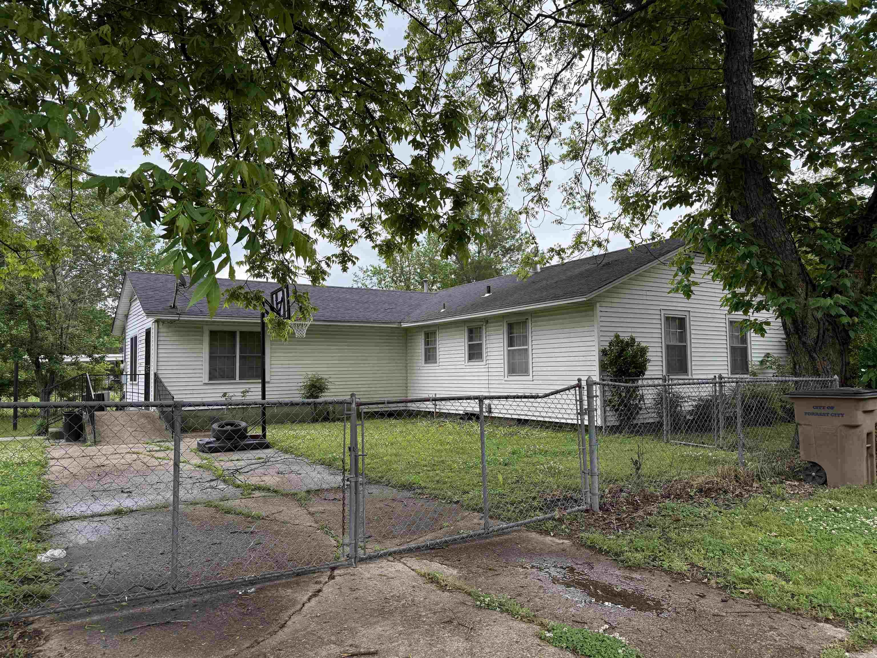 803  Laughrun Dr  Forrest City, AR