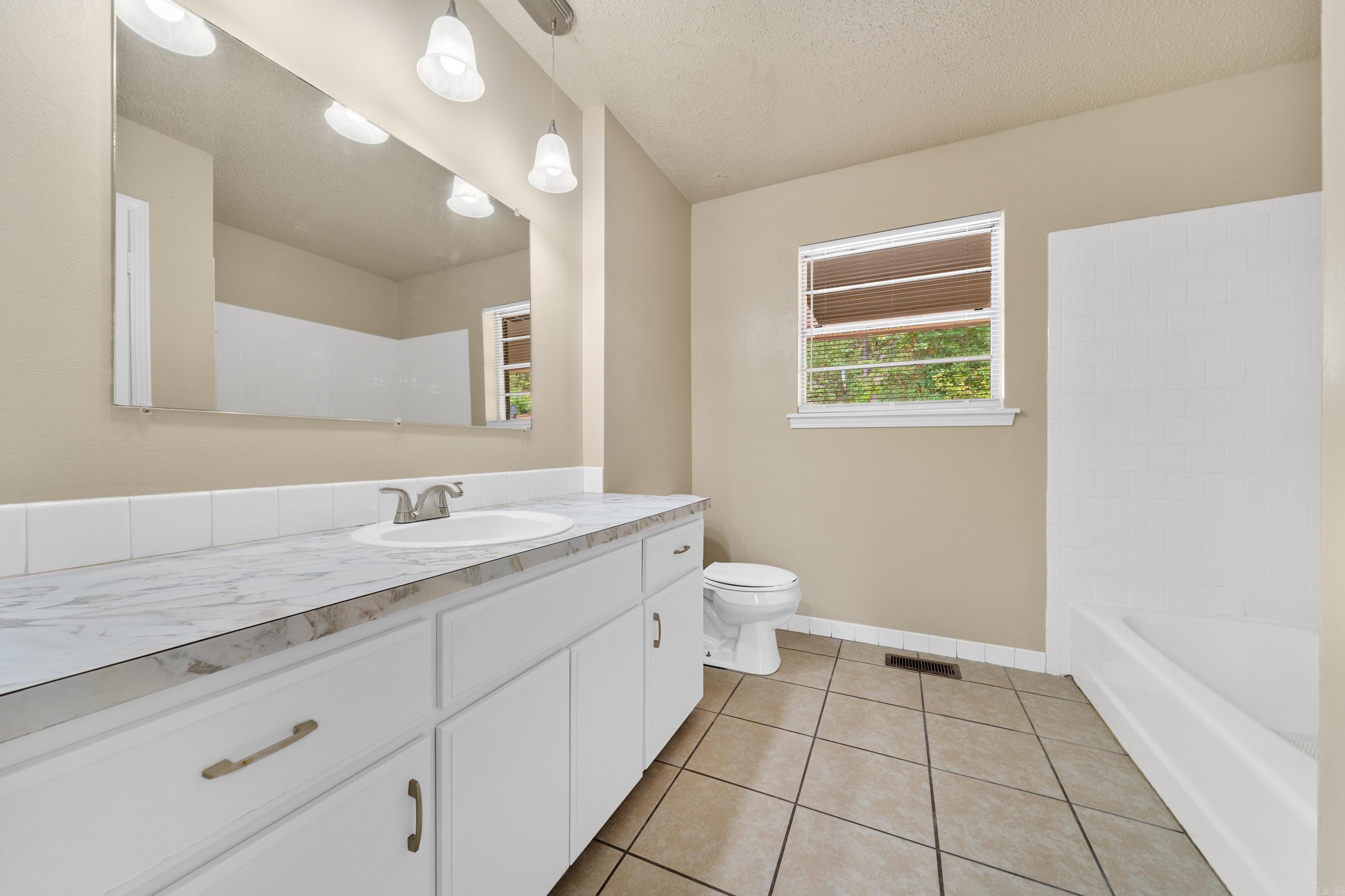 207  Hyacinth  Hot Springs, AR