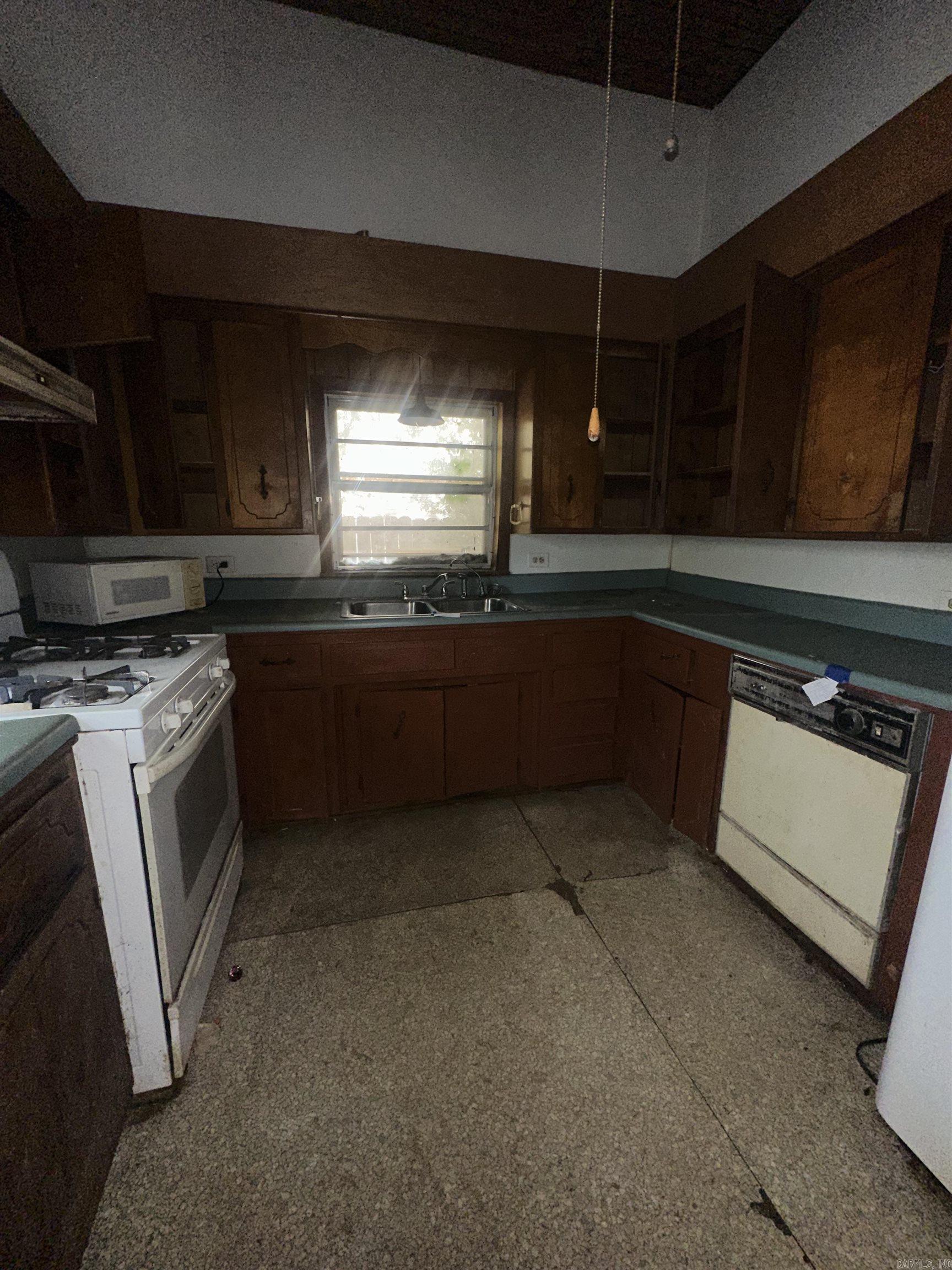 325  Pine Bluff  Malvern, AR