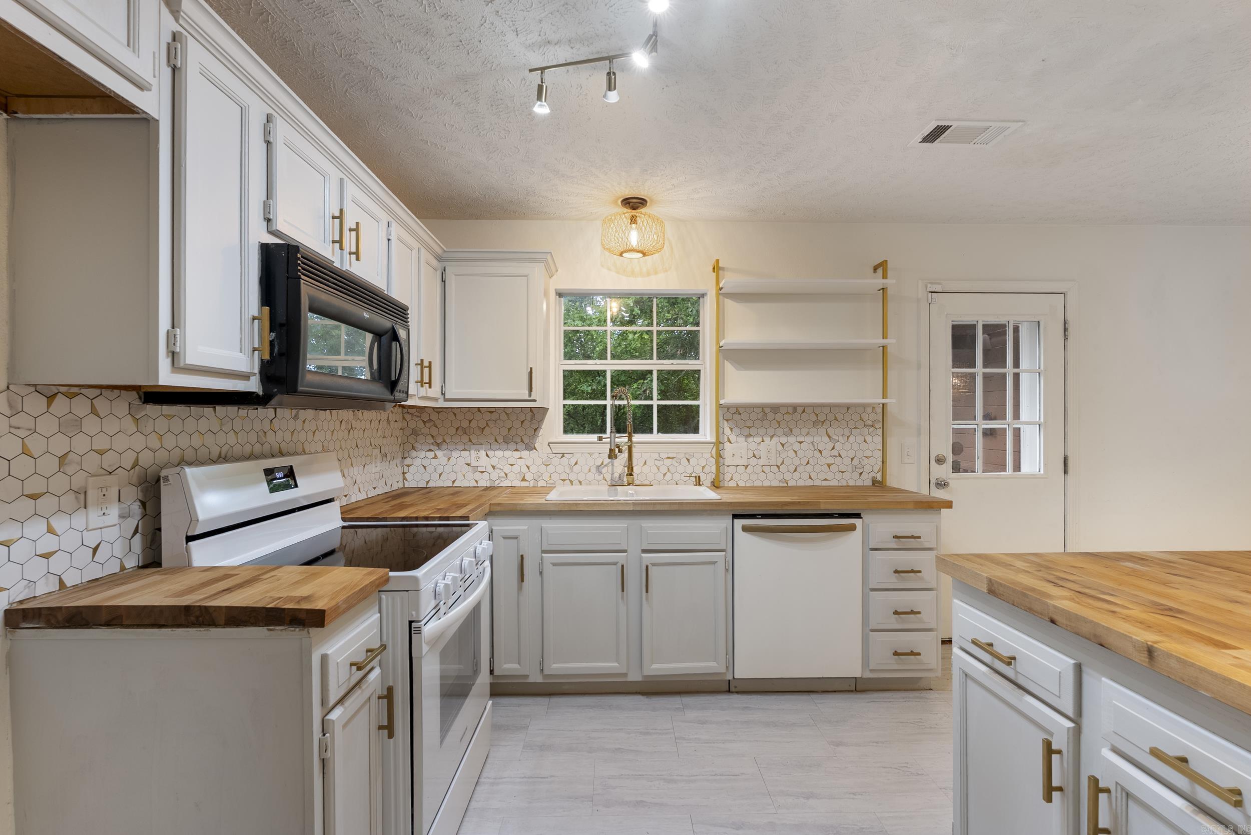 52  Louise  Greenbrier, AR