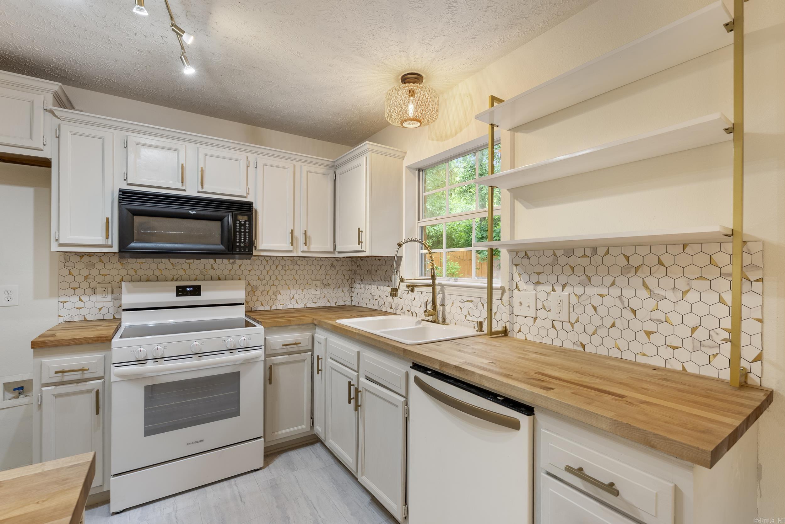 52  Louise  Greenbrier, AR