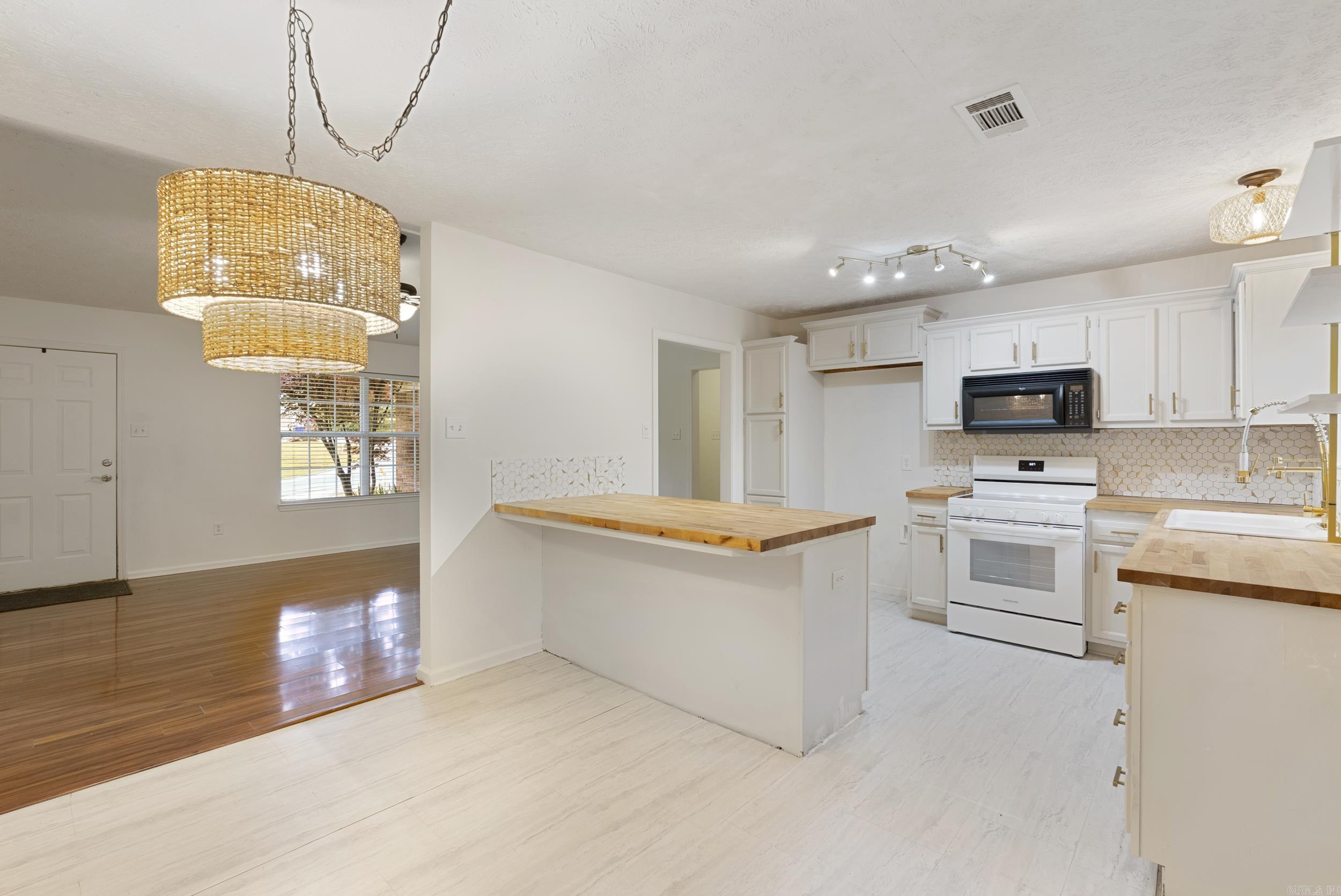 52  Louise  Greenbrier, AR