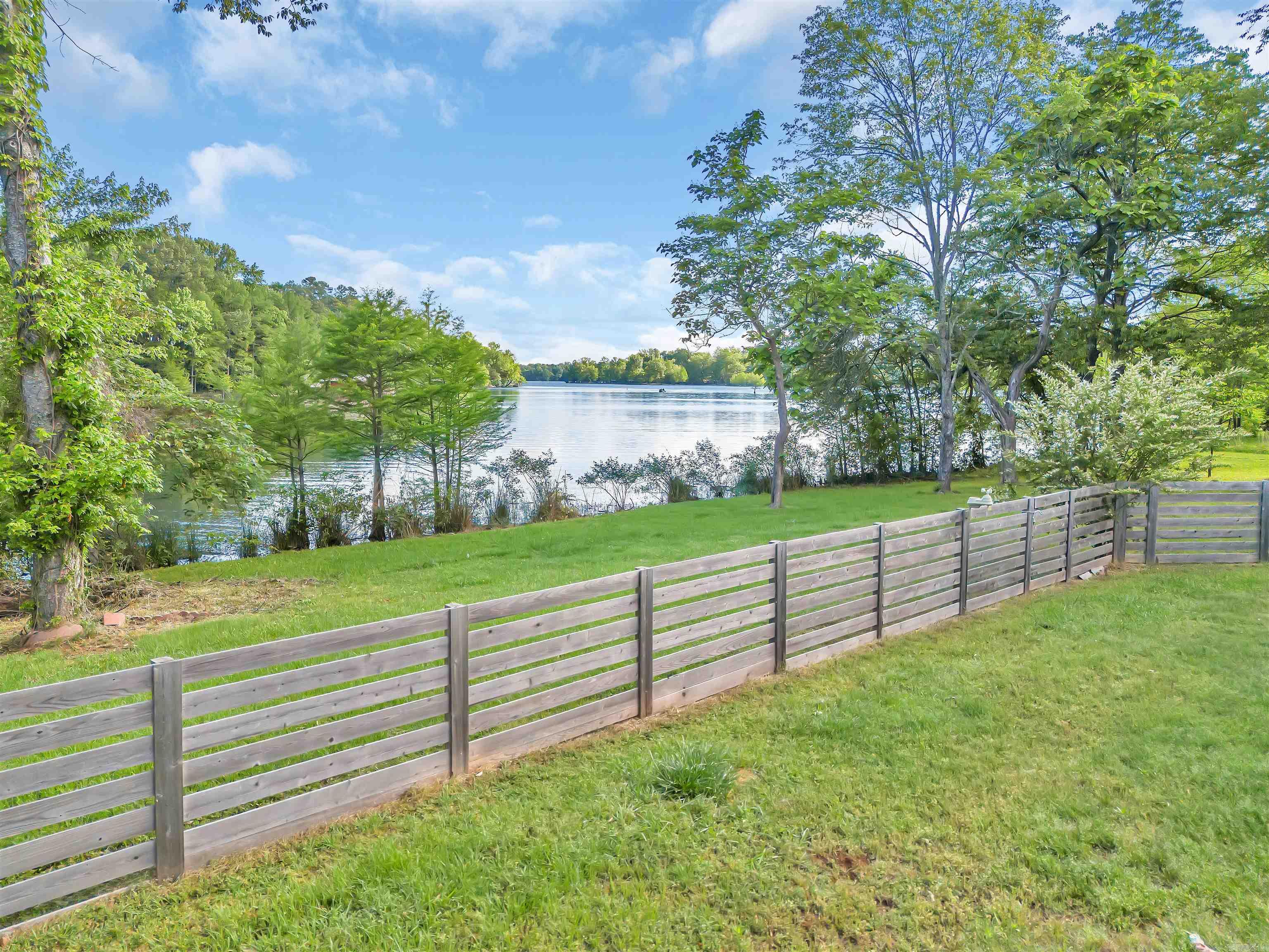 47  Lakeview  Houston, AR