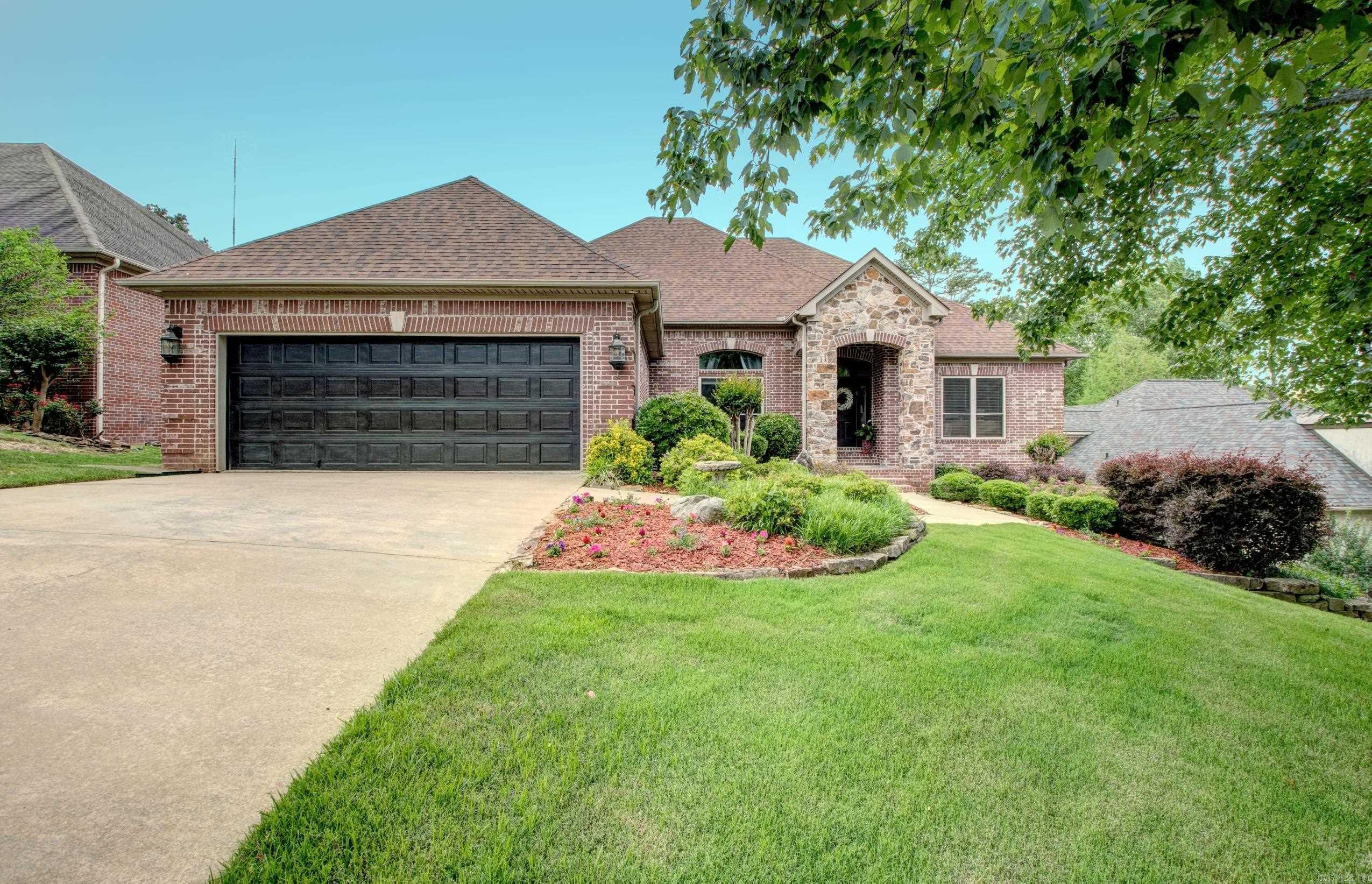 32  Bronte  Little Rock, AR