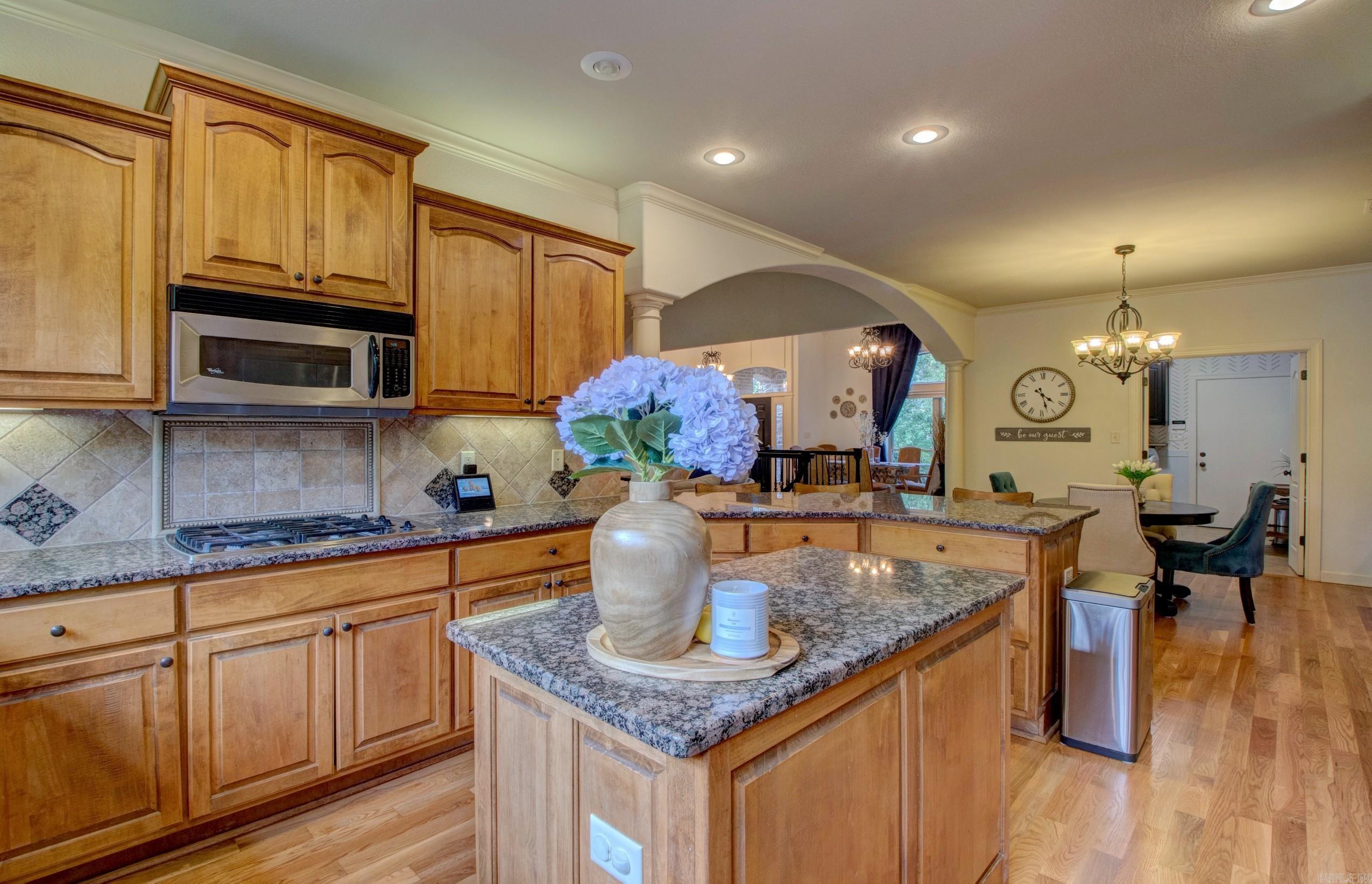 32  Bronte  Little Rock, AR