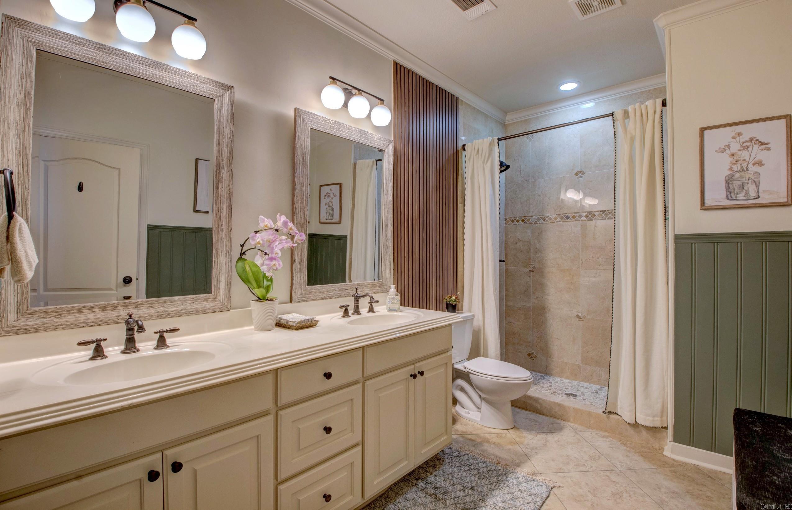 32  Bronte  Little Rock, AR