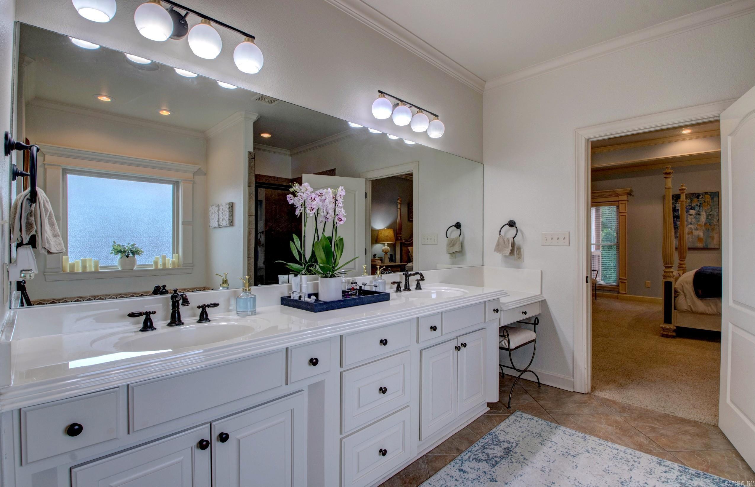 32  Bronte  Little Rock, AR