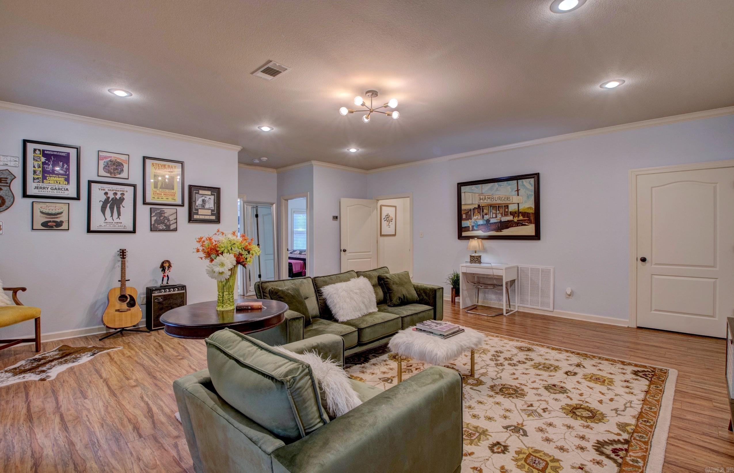 32  Bronte  Little Rock, AR
