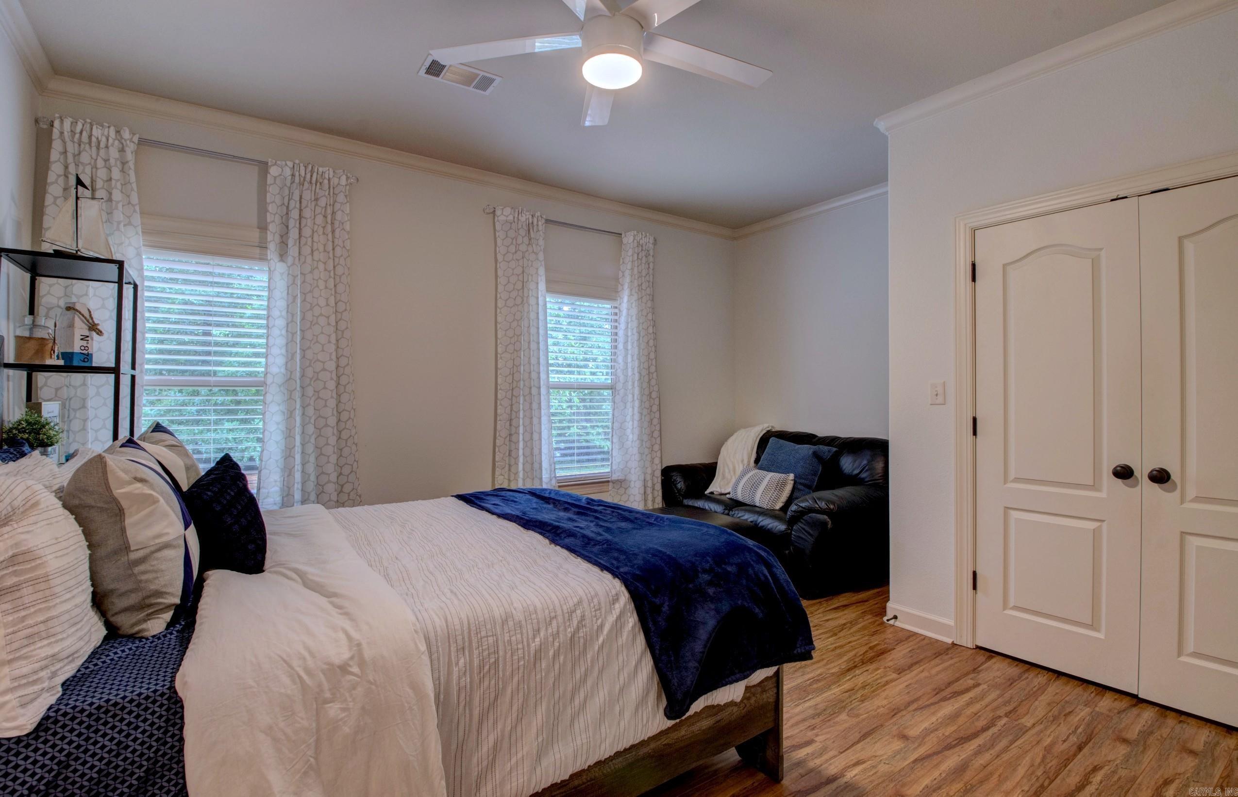 32  Bronte  Little Rock, AR