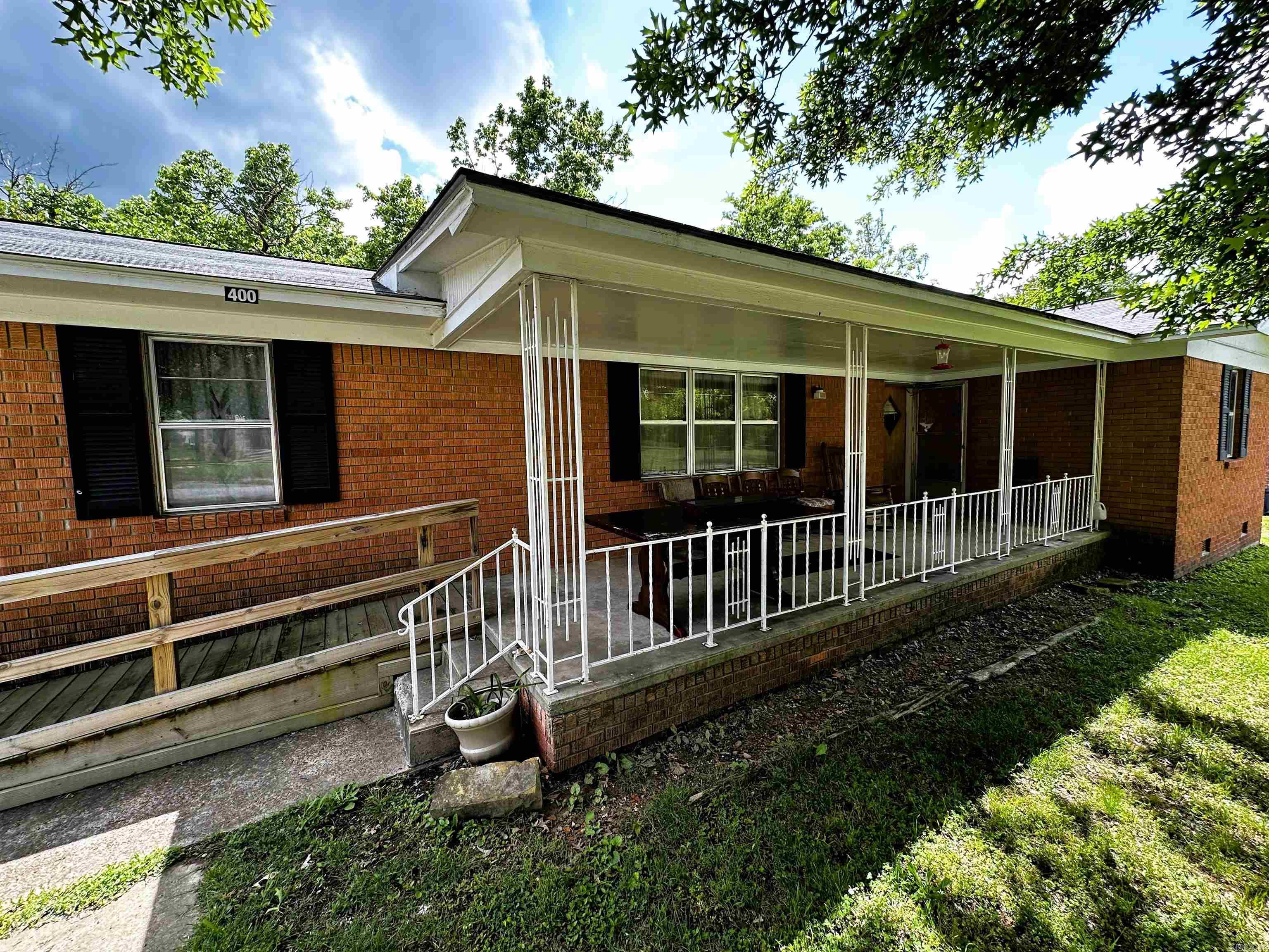 400 W Washington  Mountain View, AR