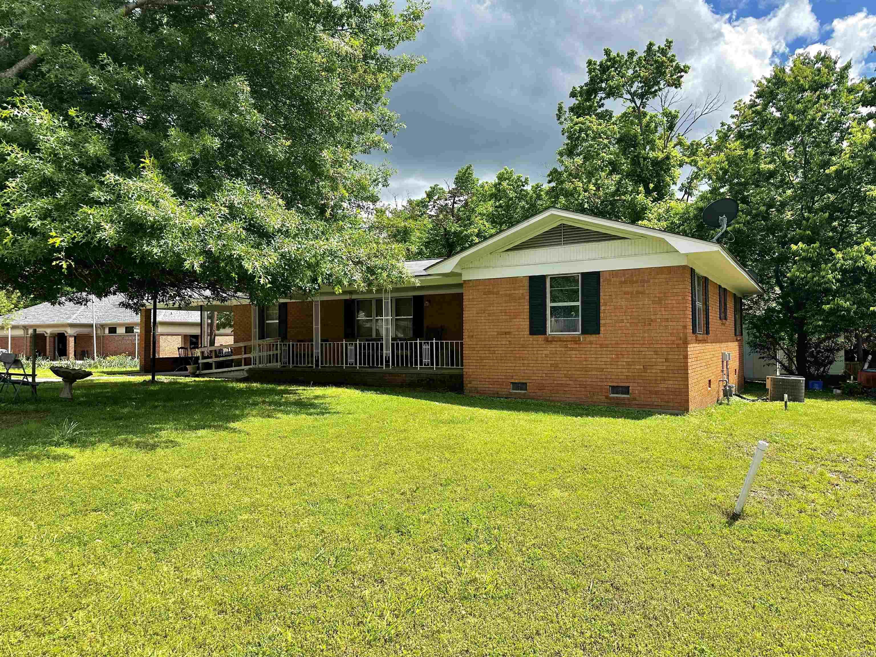 400 W Washington  Mountain View, AR