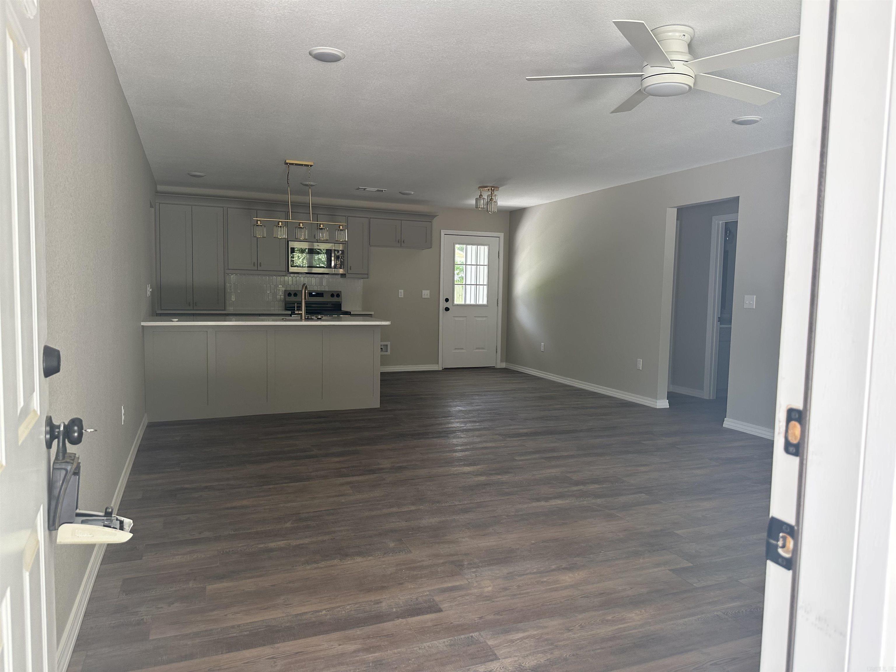 657 S Detroit  Russellville, AR