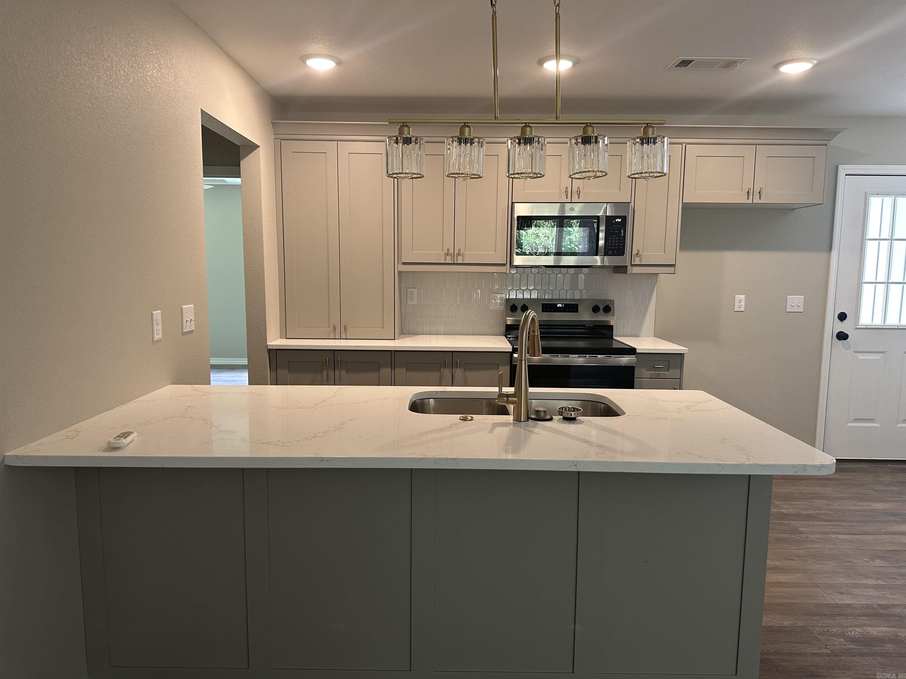 657 S Detroit  Russellville, AR