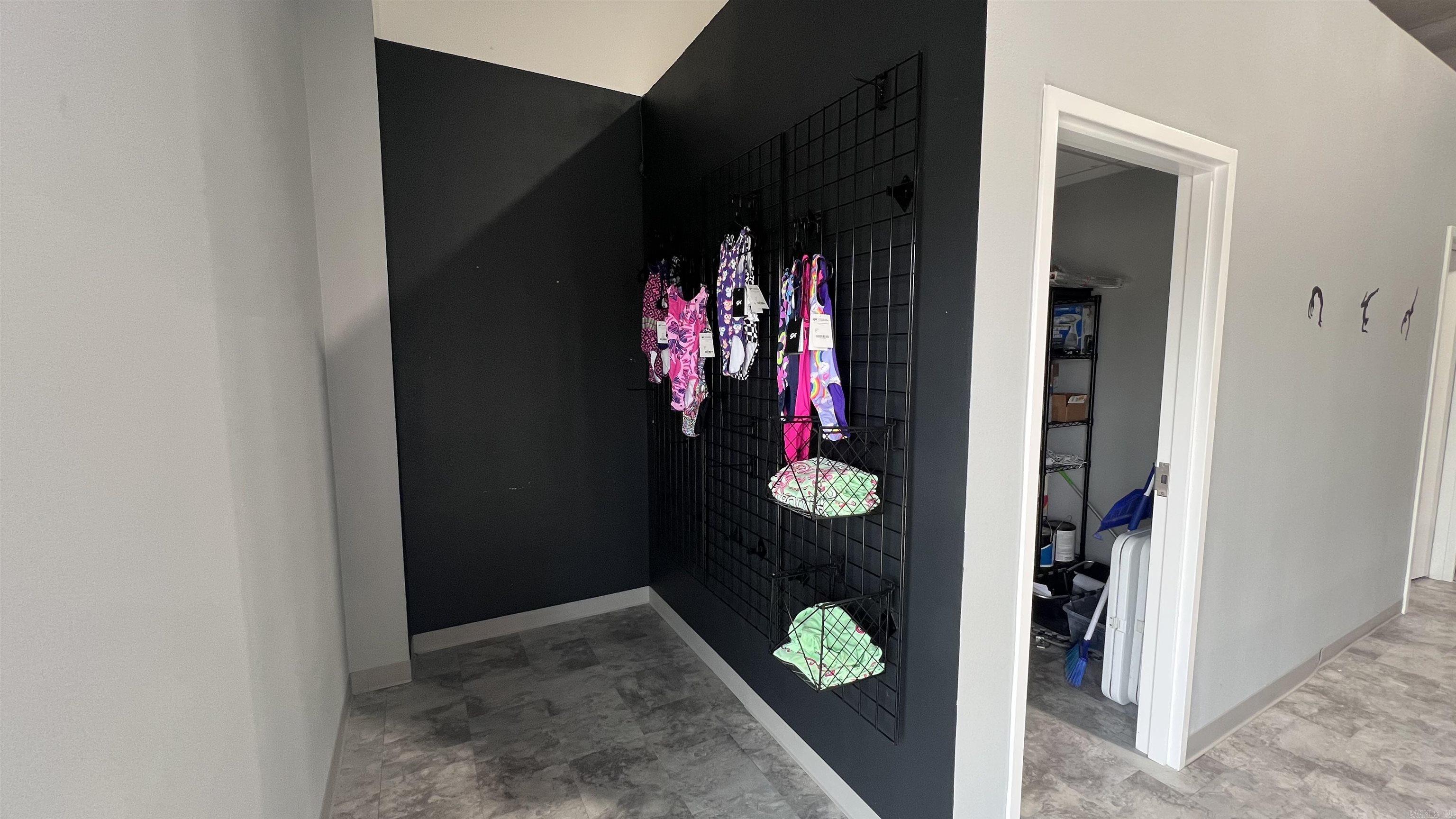 24005  Arch Suite 23 Hensley, AR