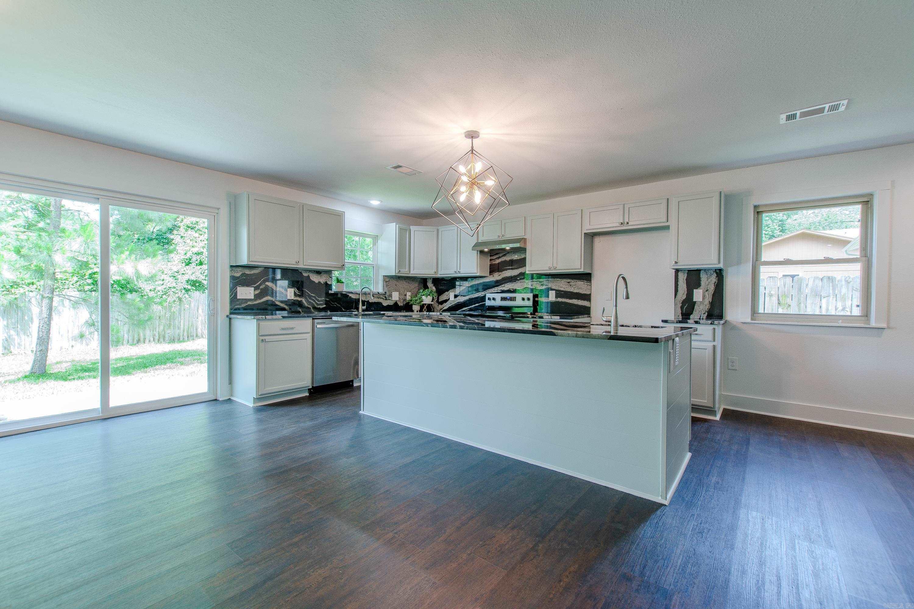 5809 N Woodview  Sherwood, AR