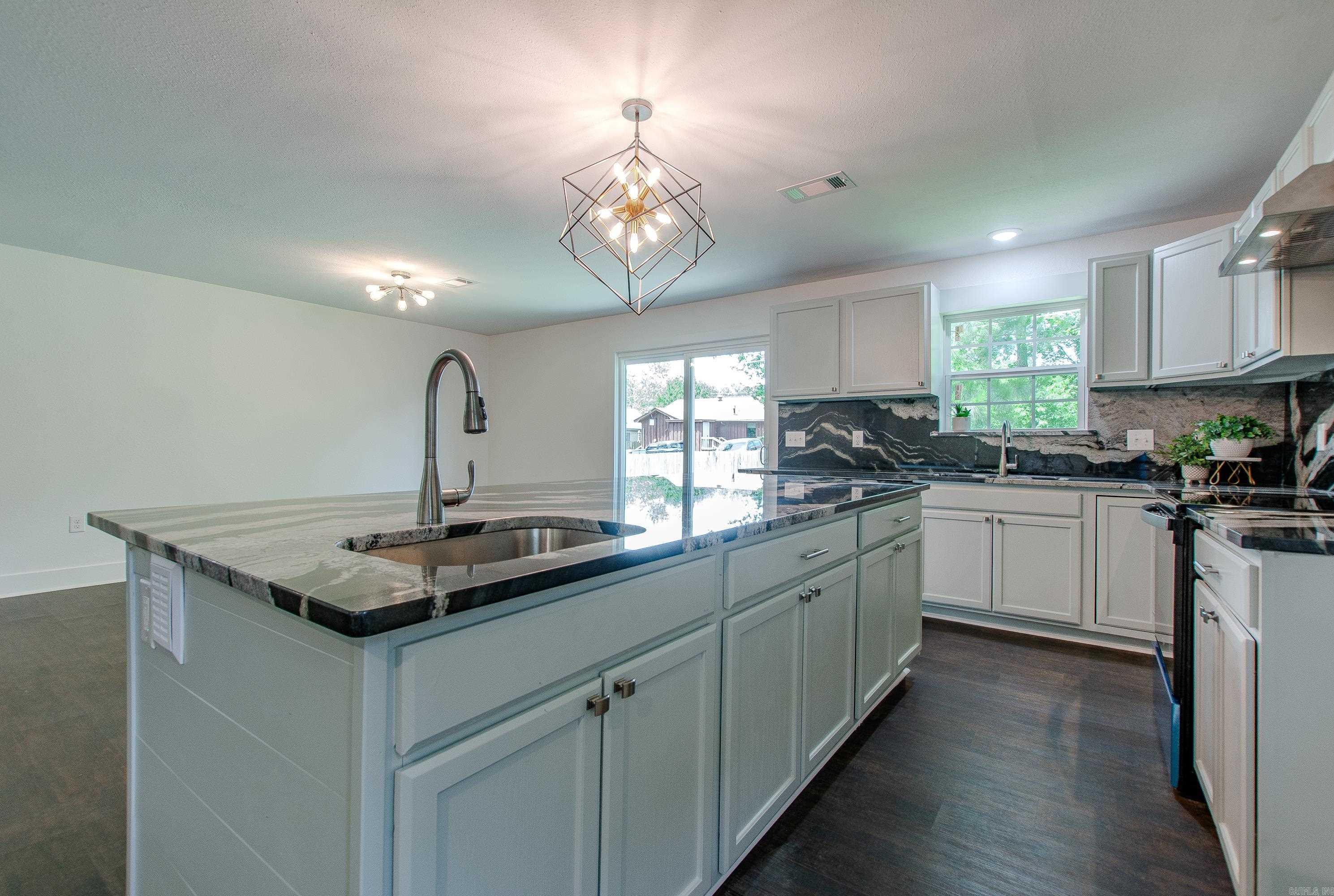 5809 N Woodview  Sherwood, AR