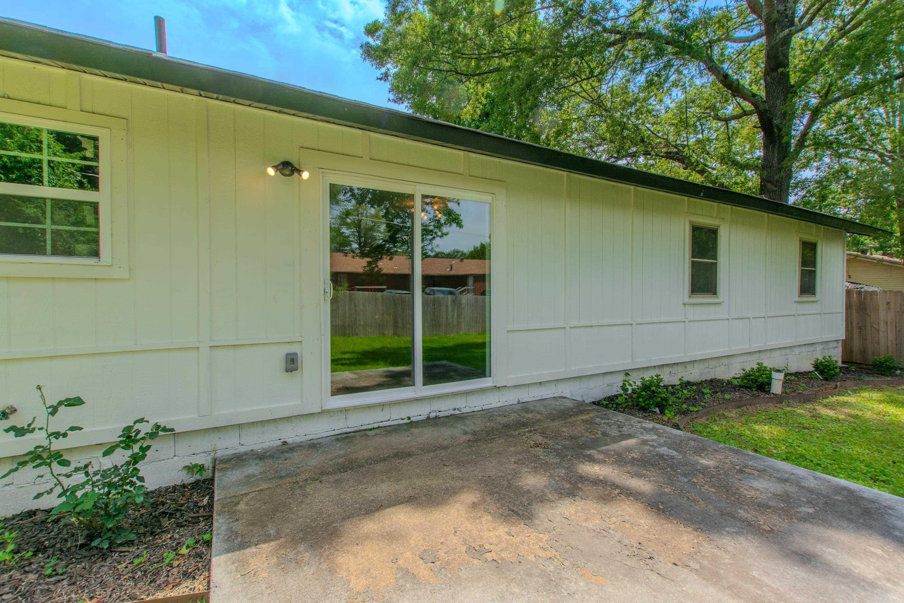 5809 N Woodview  Sherwood, AR