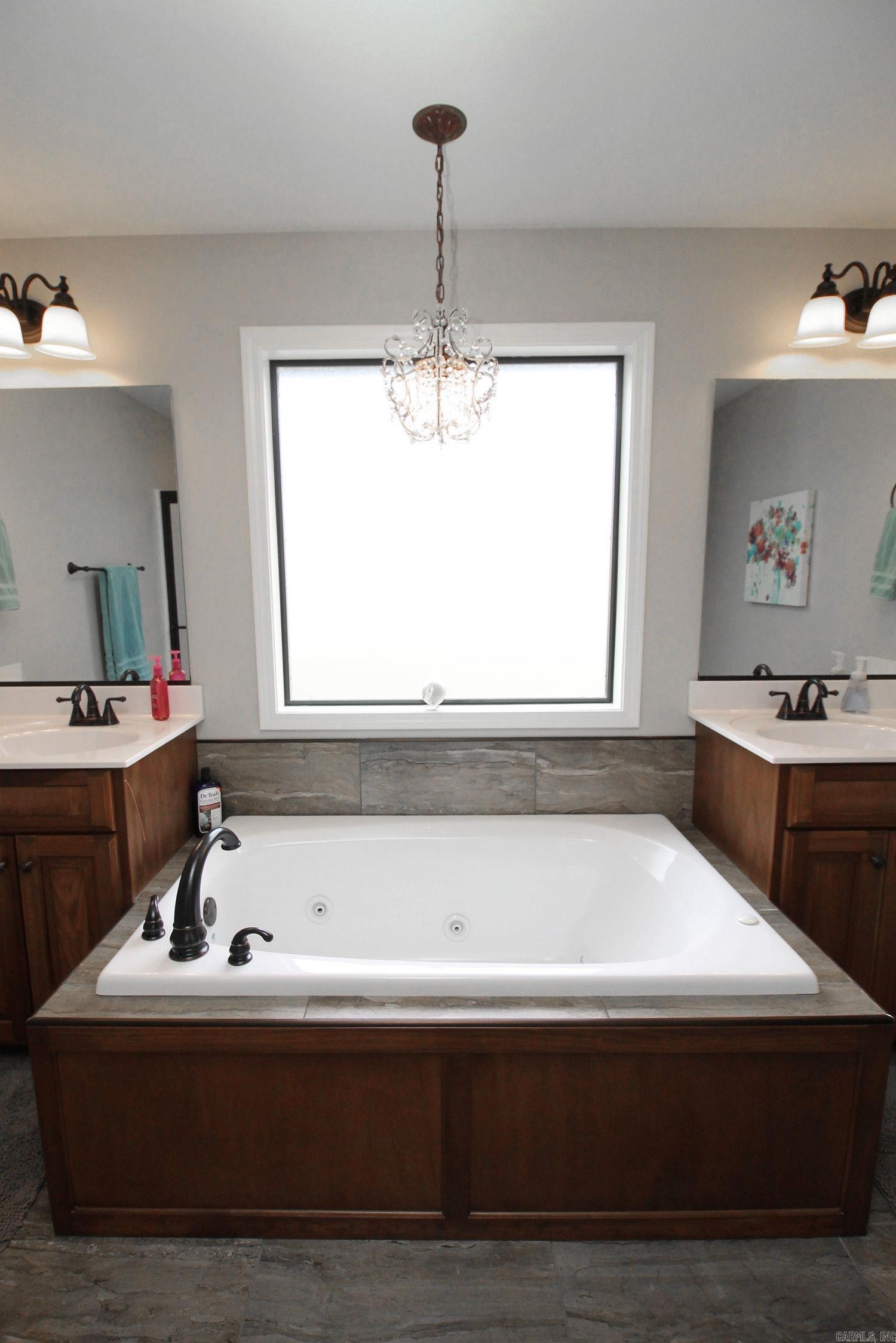 1910  Walnut Valley Dr.  Paragould, AR