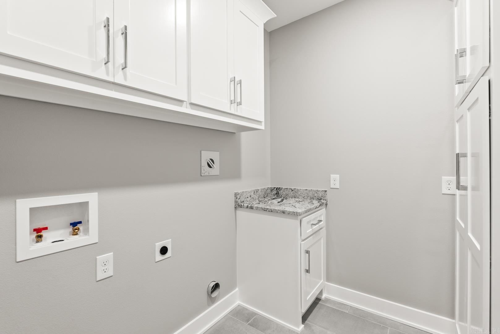 705  MOUND VIEW  England, AR