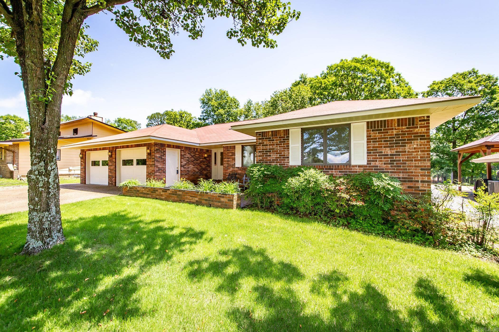 305 Snead Drive