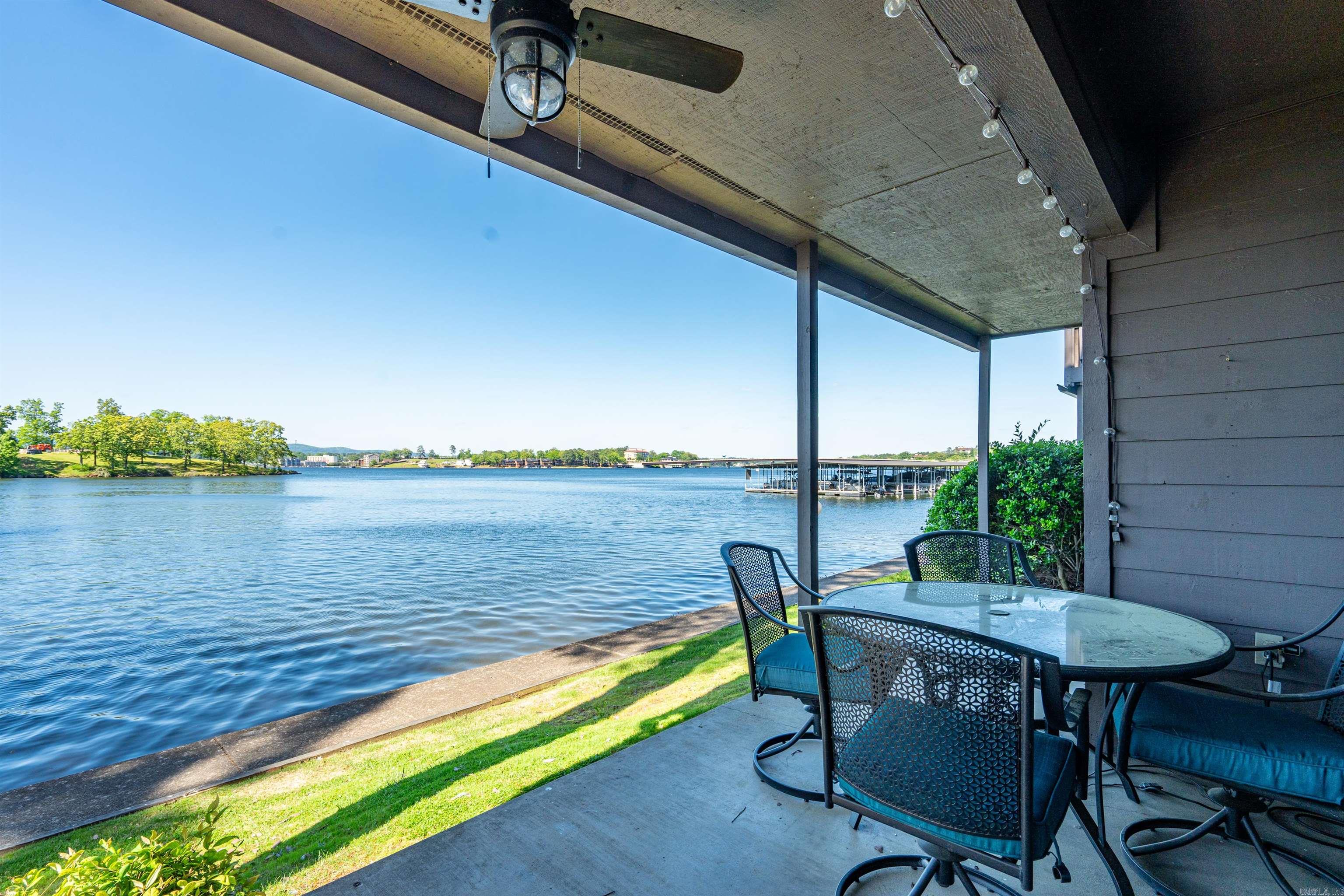 200 Hamilton Oaks