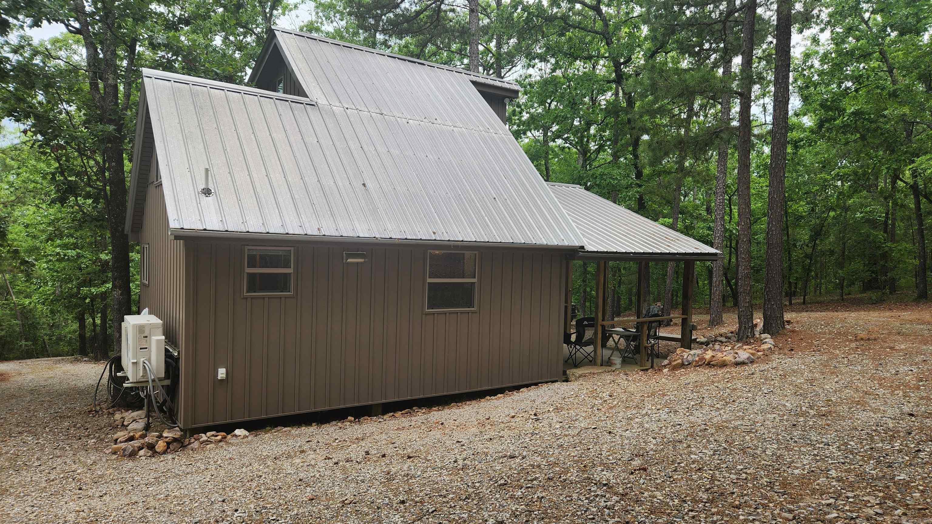 180  Herschel B Guinn Rd  Story, AR
