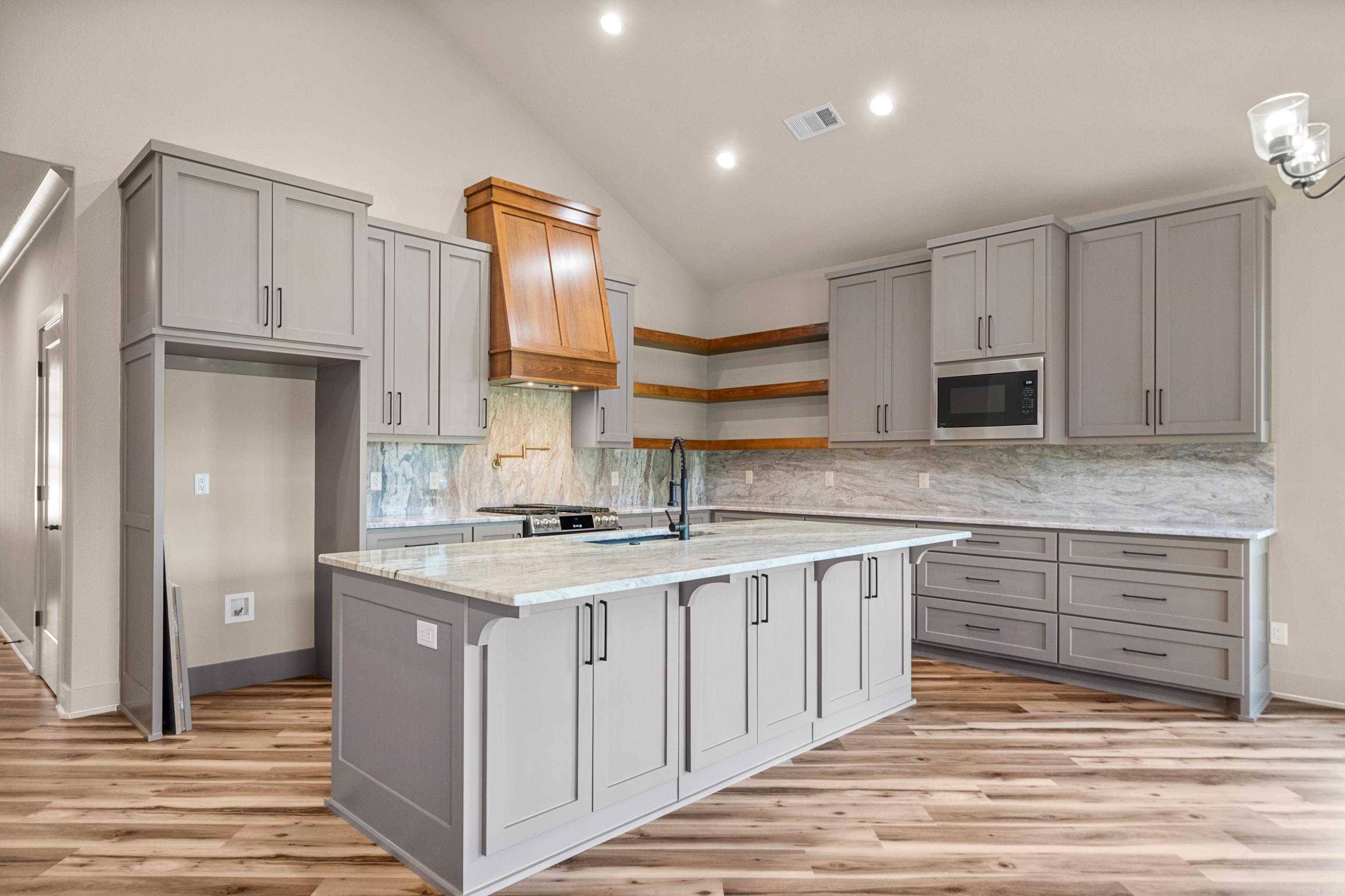 242  San Carlos Pt  Hot Springs, AR