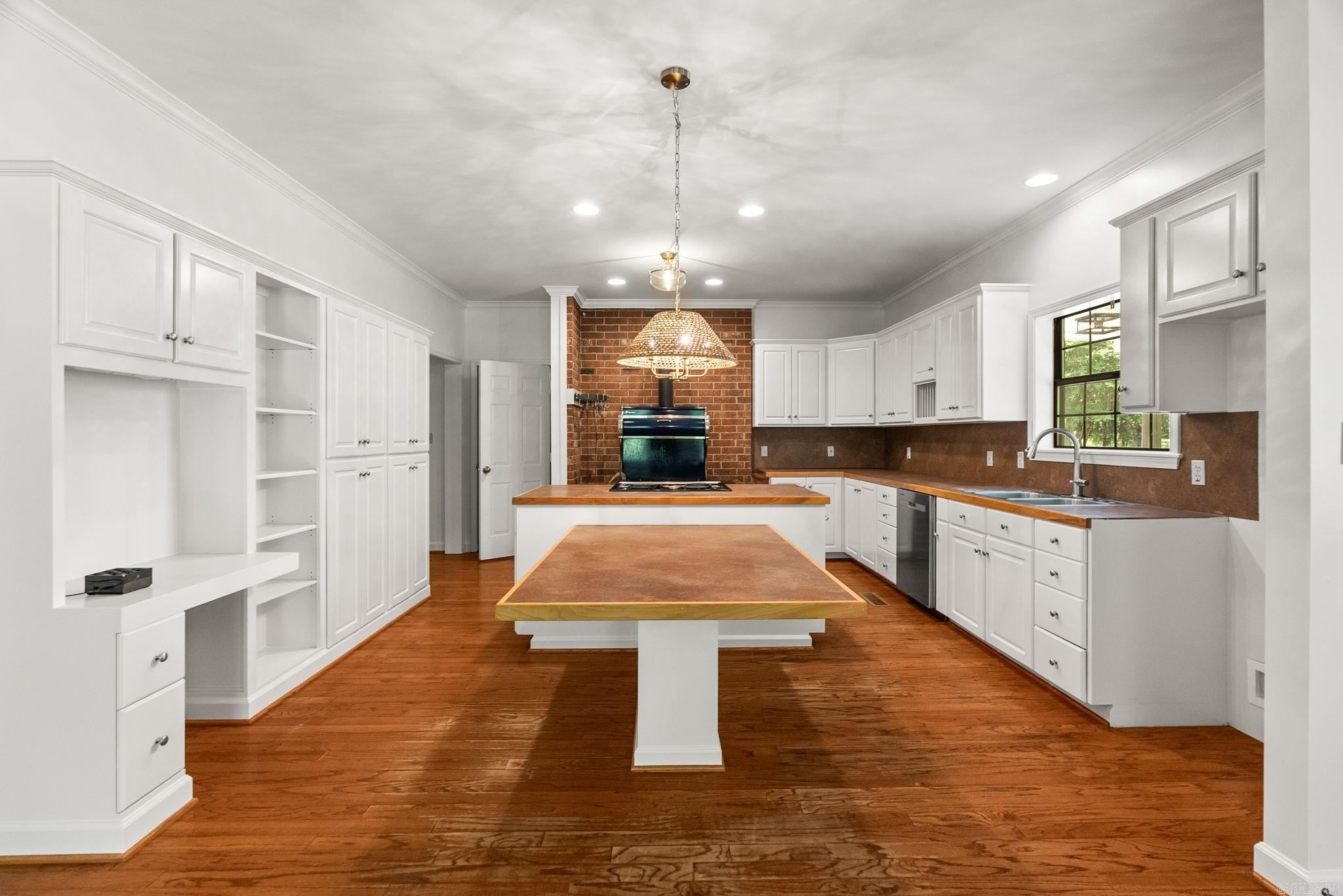 15714  Wild Oak  Roland, AR