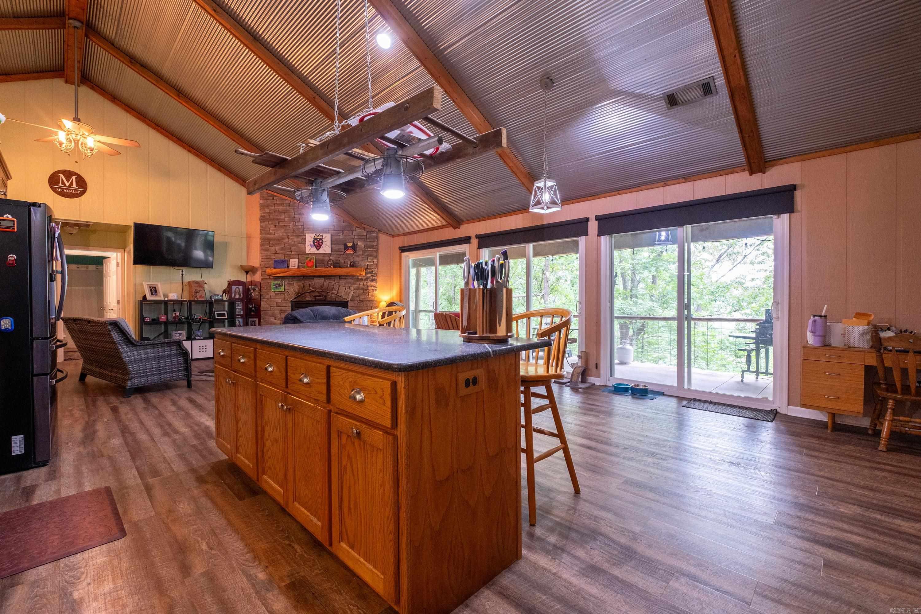 113  Laura  Searcy, AR