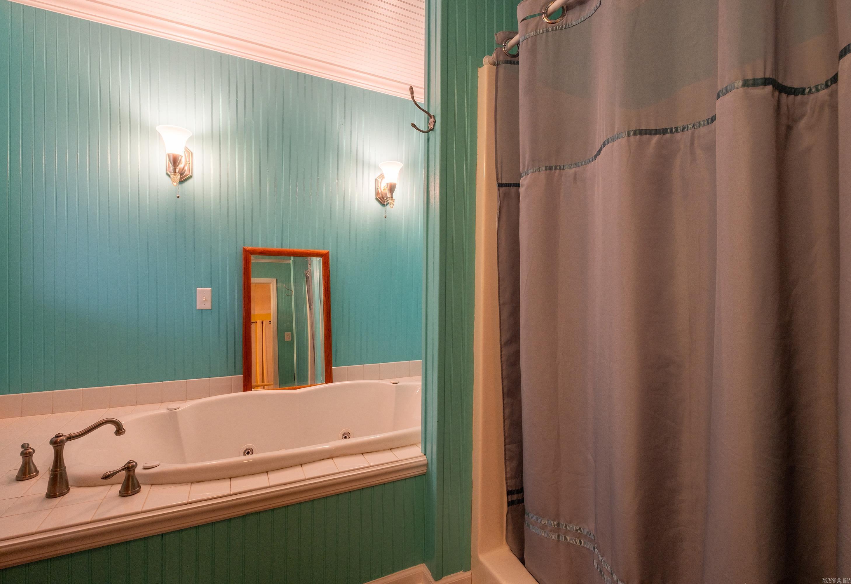 113  Laura  Searcy, AR