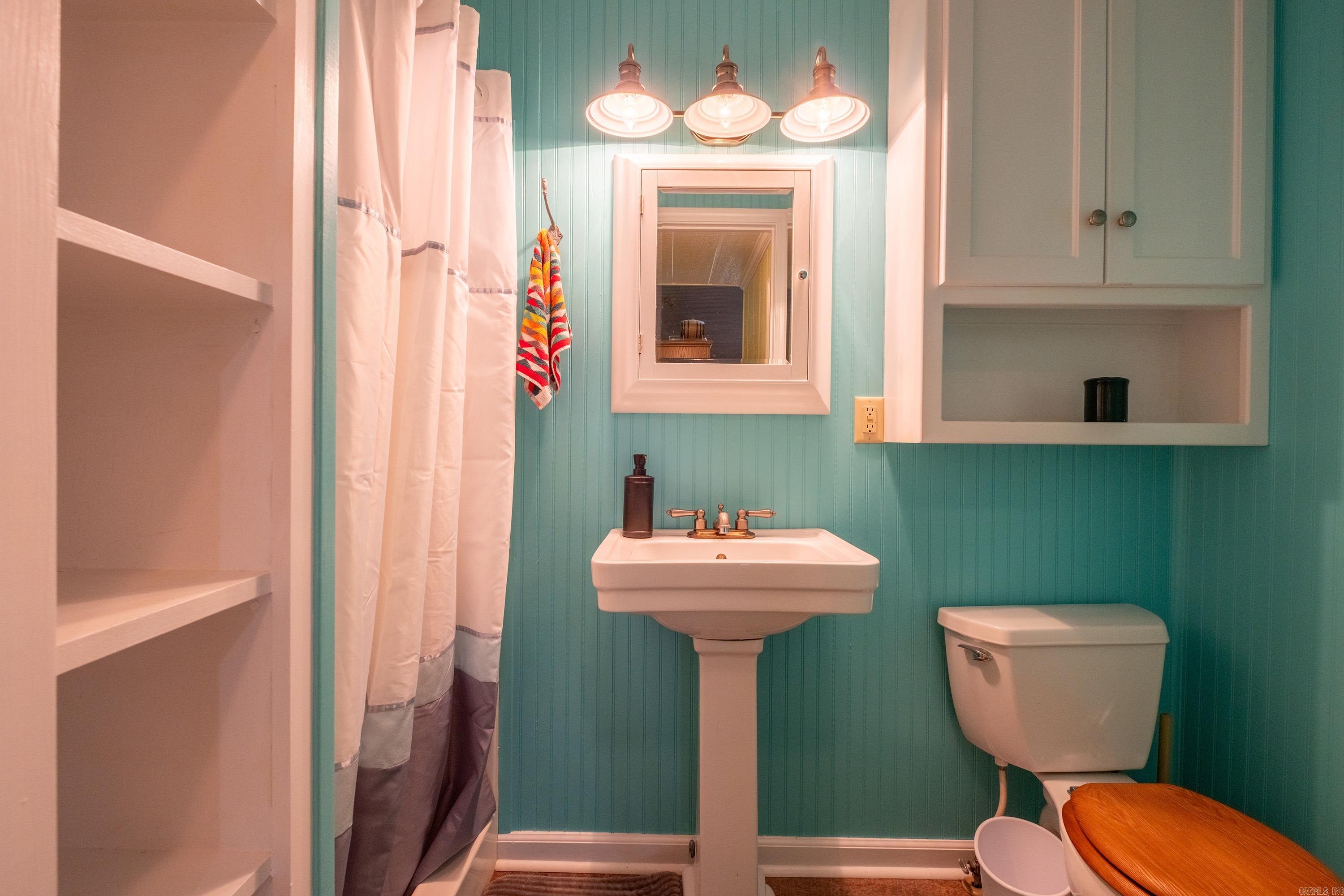113  Laura  Searcy, AR